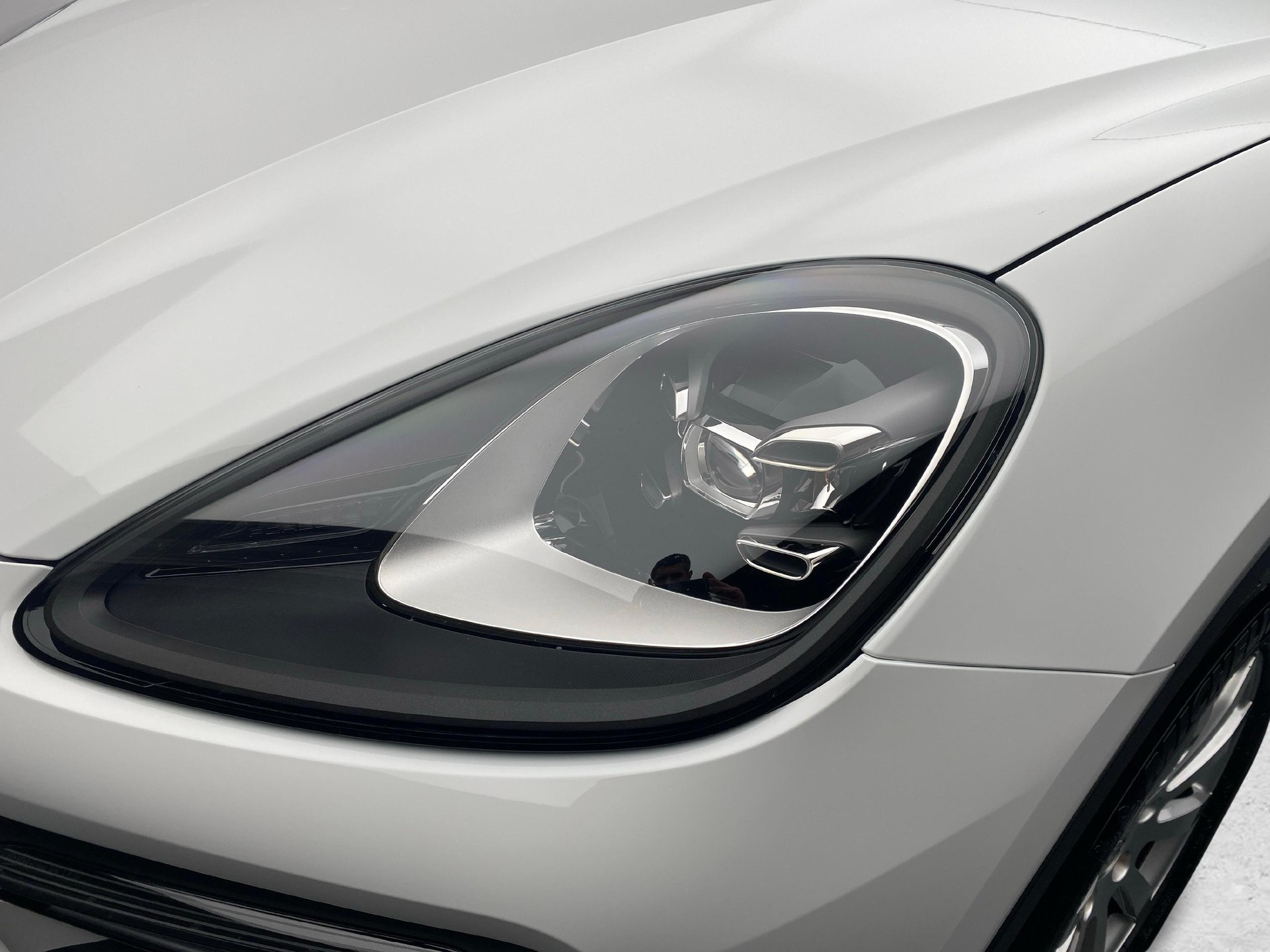 PORSCHE Cayenne 3.0 V6 E-Hybrid-image-18