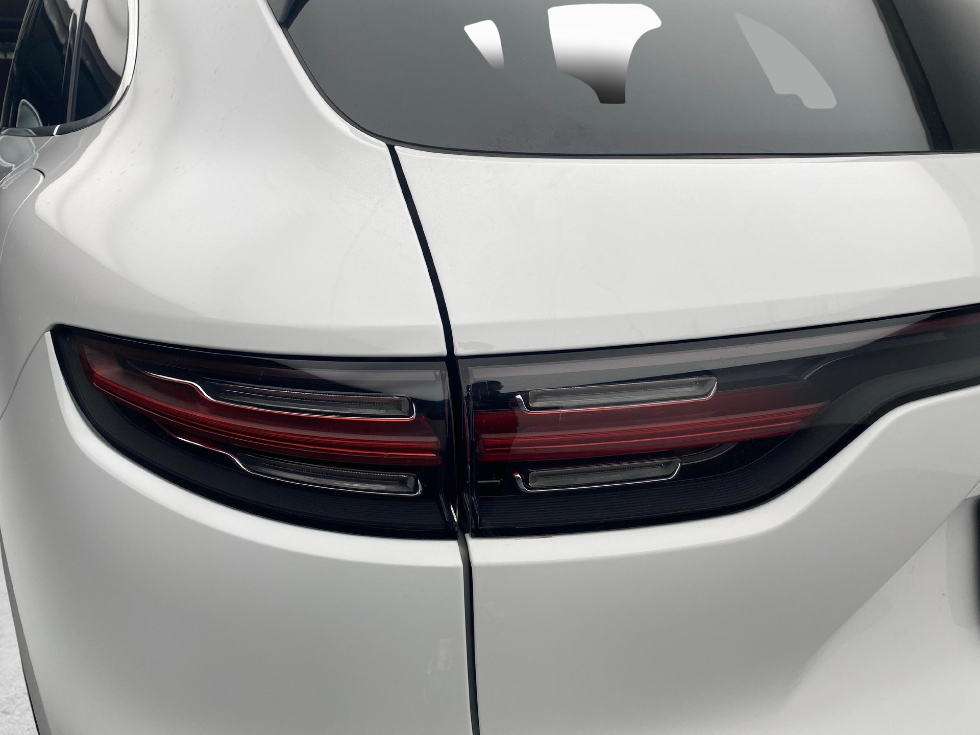 PORSCHE Cayenne 3.0 V6 E-Hybrid-image-17
