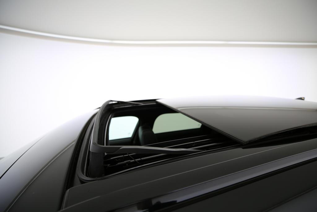 LAND ROVER Range Rover Velar 2.0 T R-Dynamic S-image-10