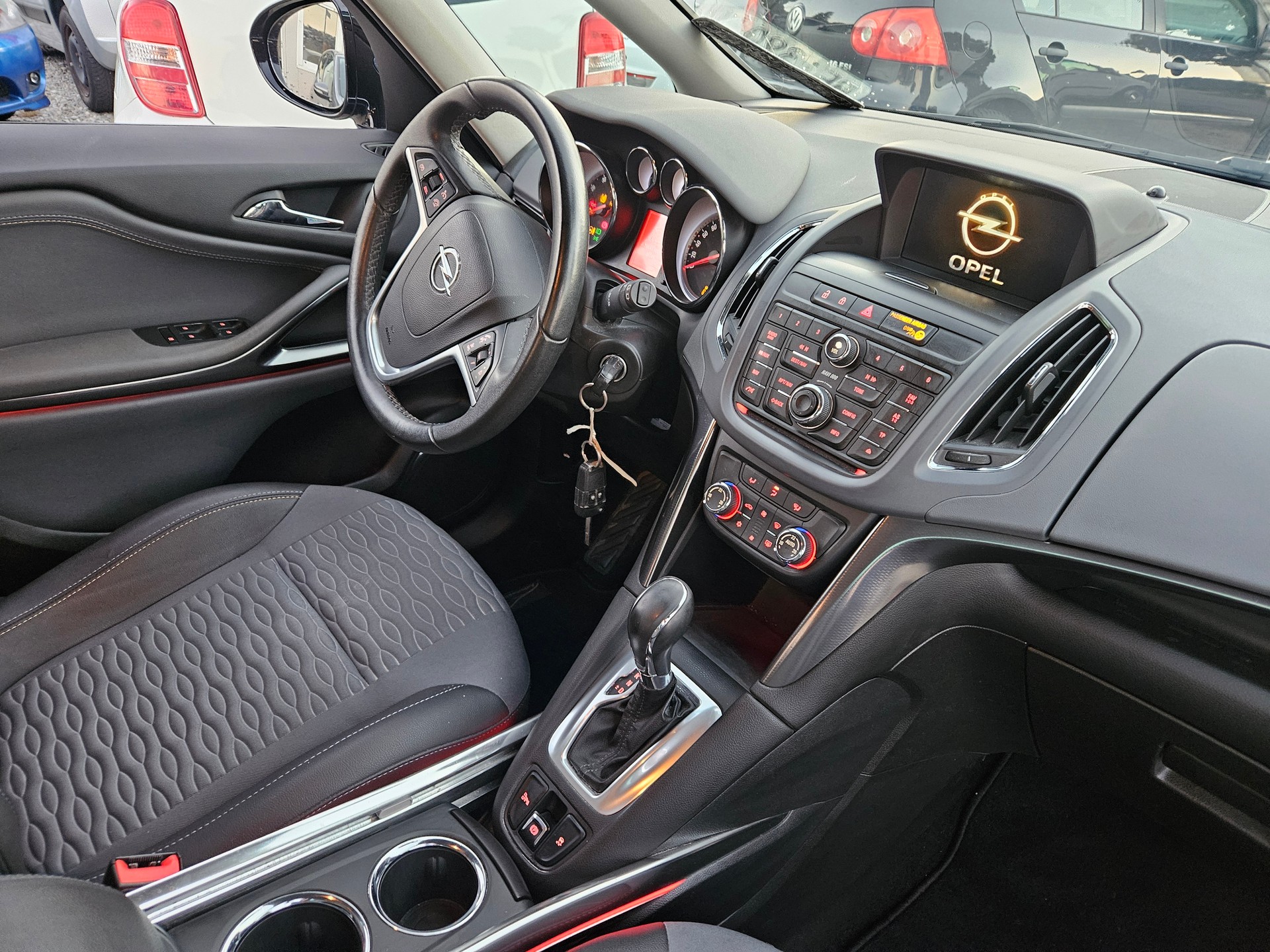 OPEL Zafira Tourer 1.4i 16V Turbo Cosmo Automatic-image-7