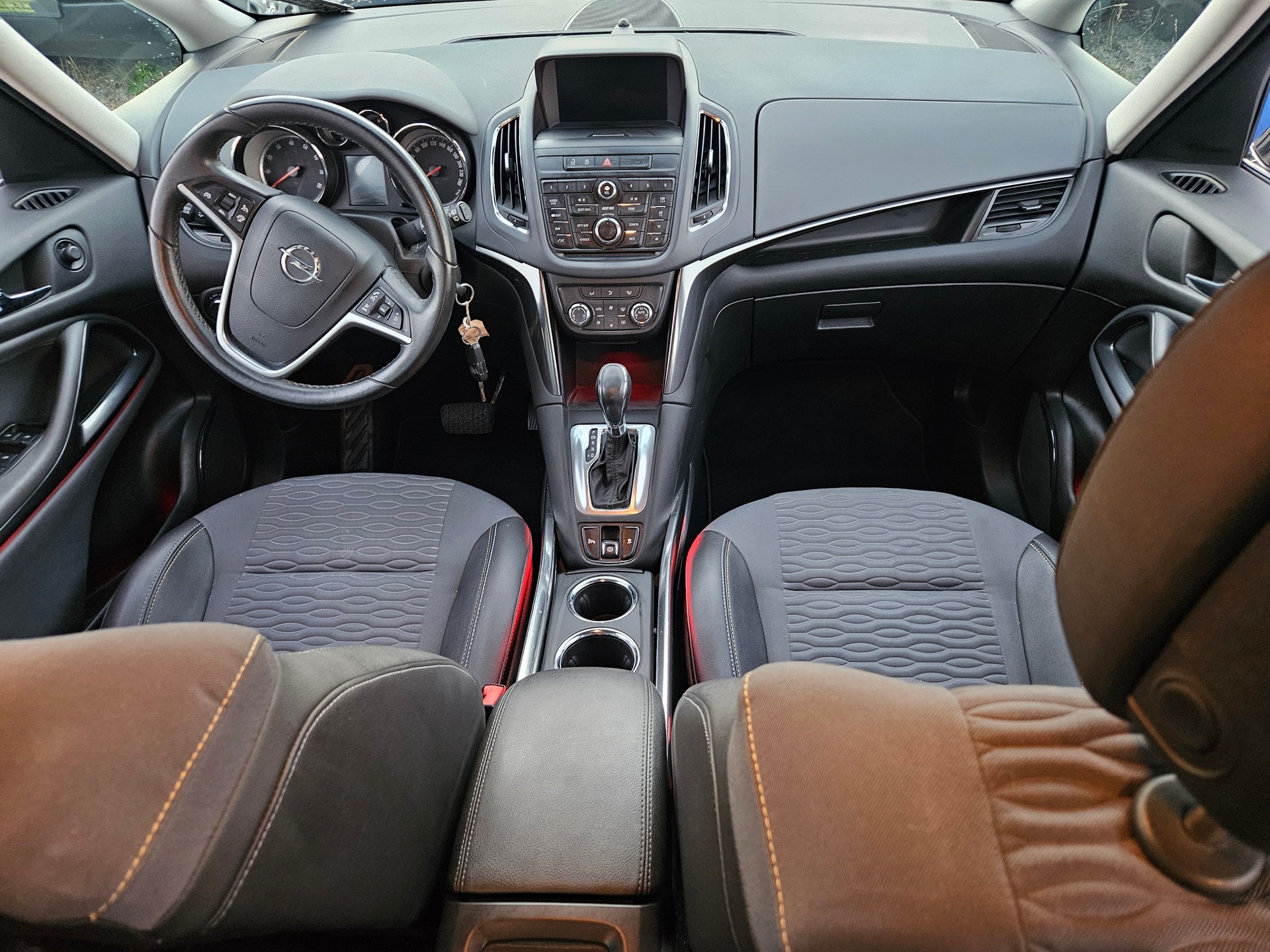 OPEL Zafira Tourer 1.4i 16V Turbo Cosmo Automatic-image-10