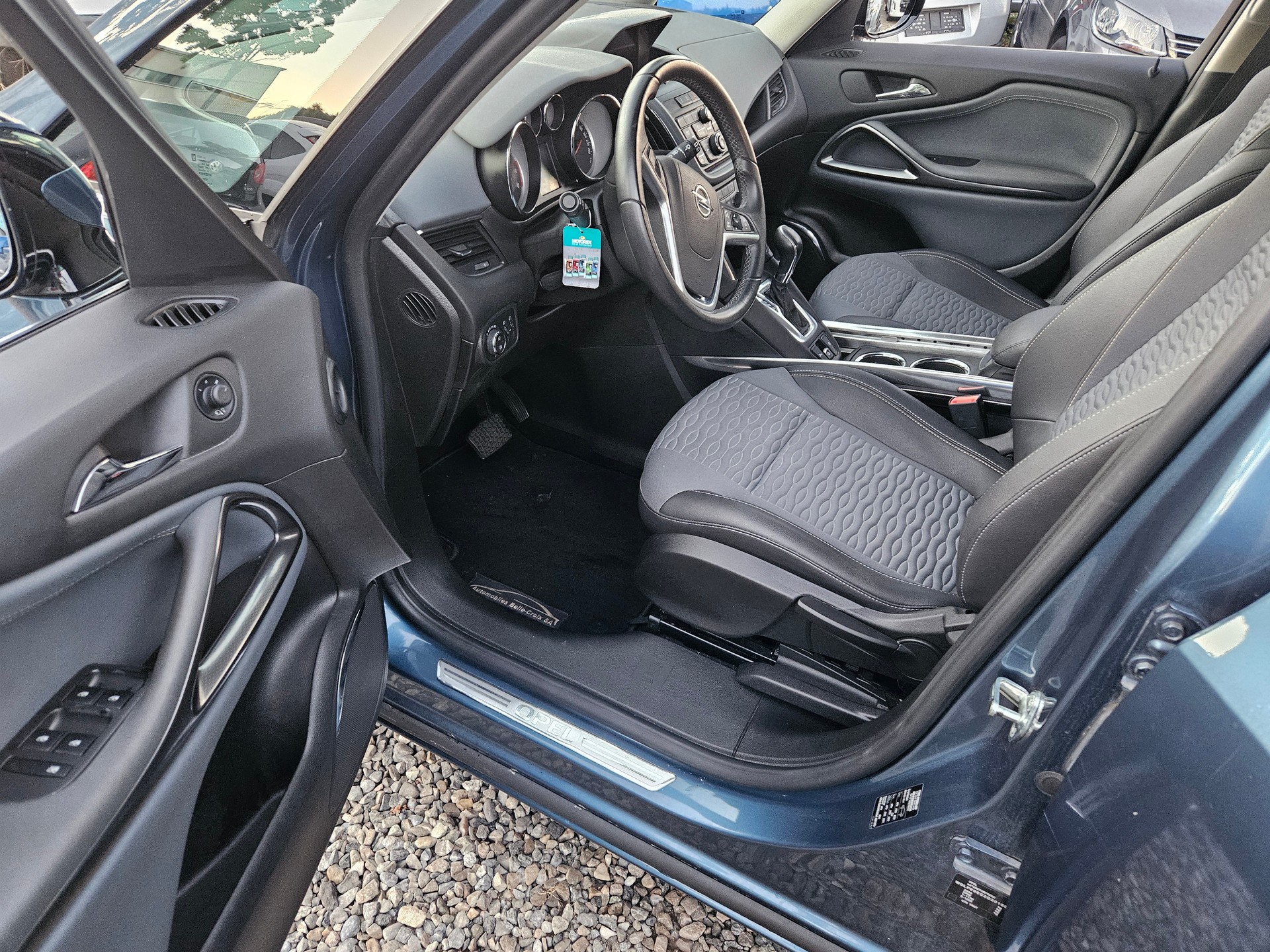 OPEL Zafira Tourer 1.4i 16V Turbo Cosmo Automatic-image-6
