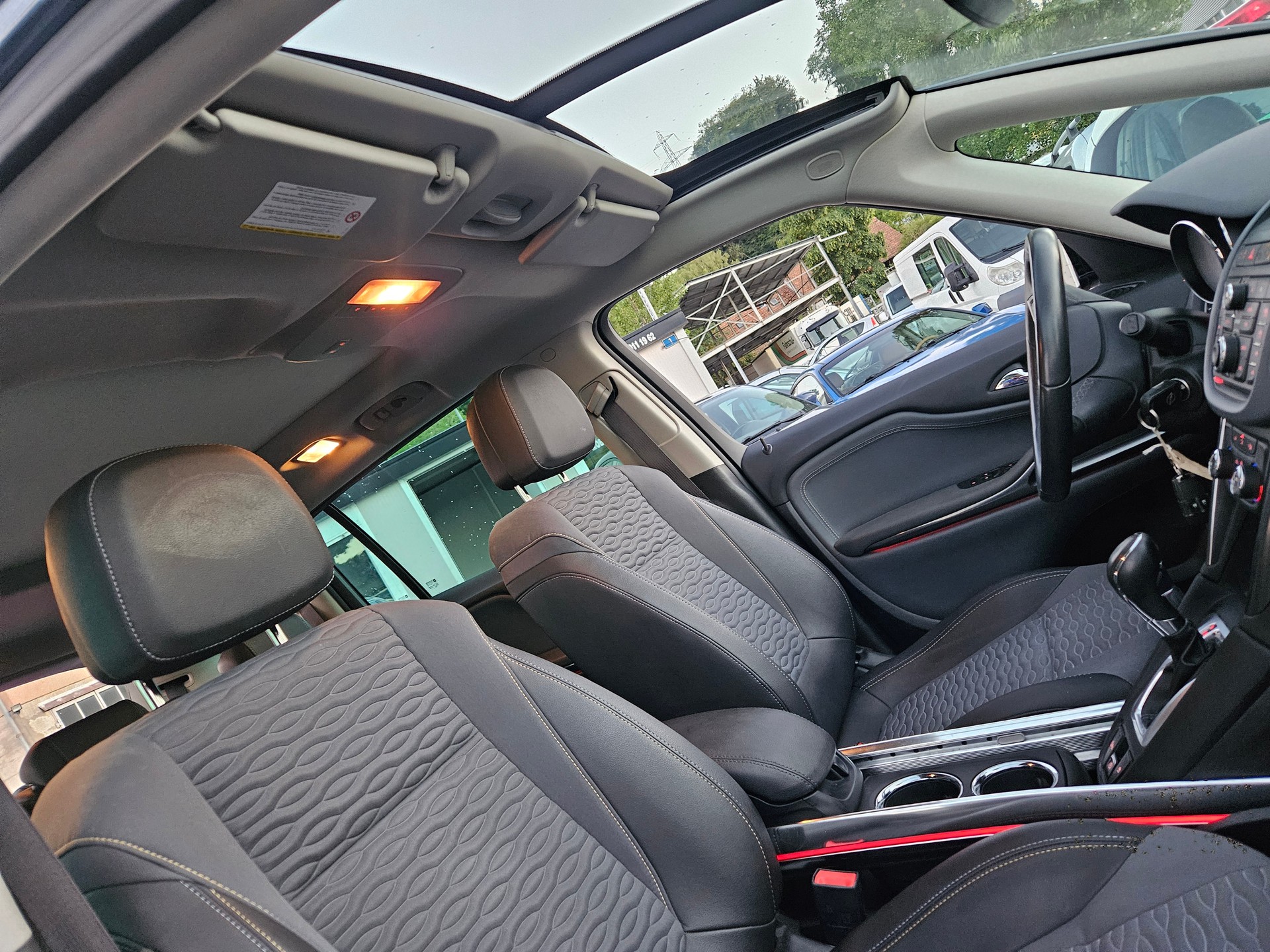 OPEL Zafira Tourer 1.4i 16V Turbo Cosmo Automatic-image-9