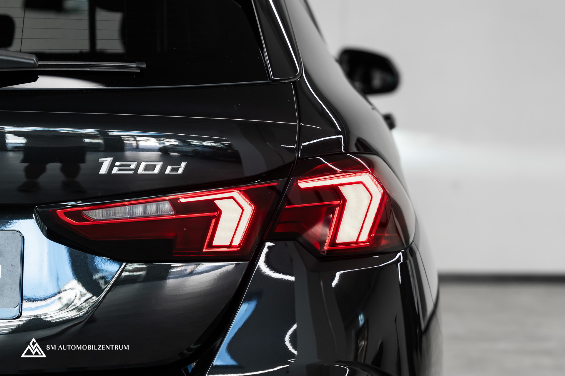 BMW 120d M Sport / Head-Up / el. Sitze mit Memory / 360° / Iconic Glow-image-10