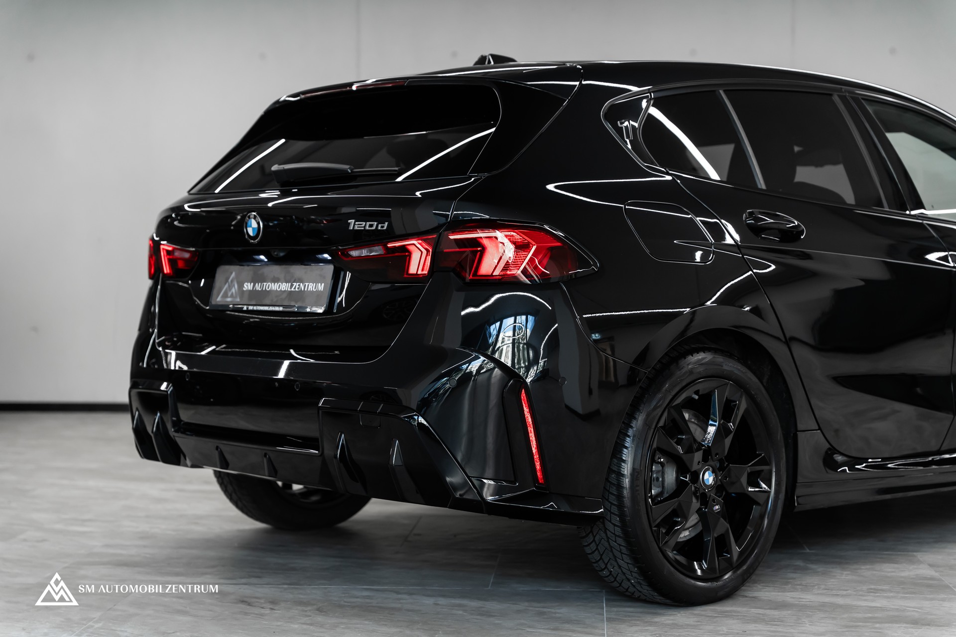 BMW 120d M Sport / Head-Up / el. Sitze mit Memory / 360° / Iconic Glow-image-6
