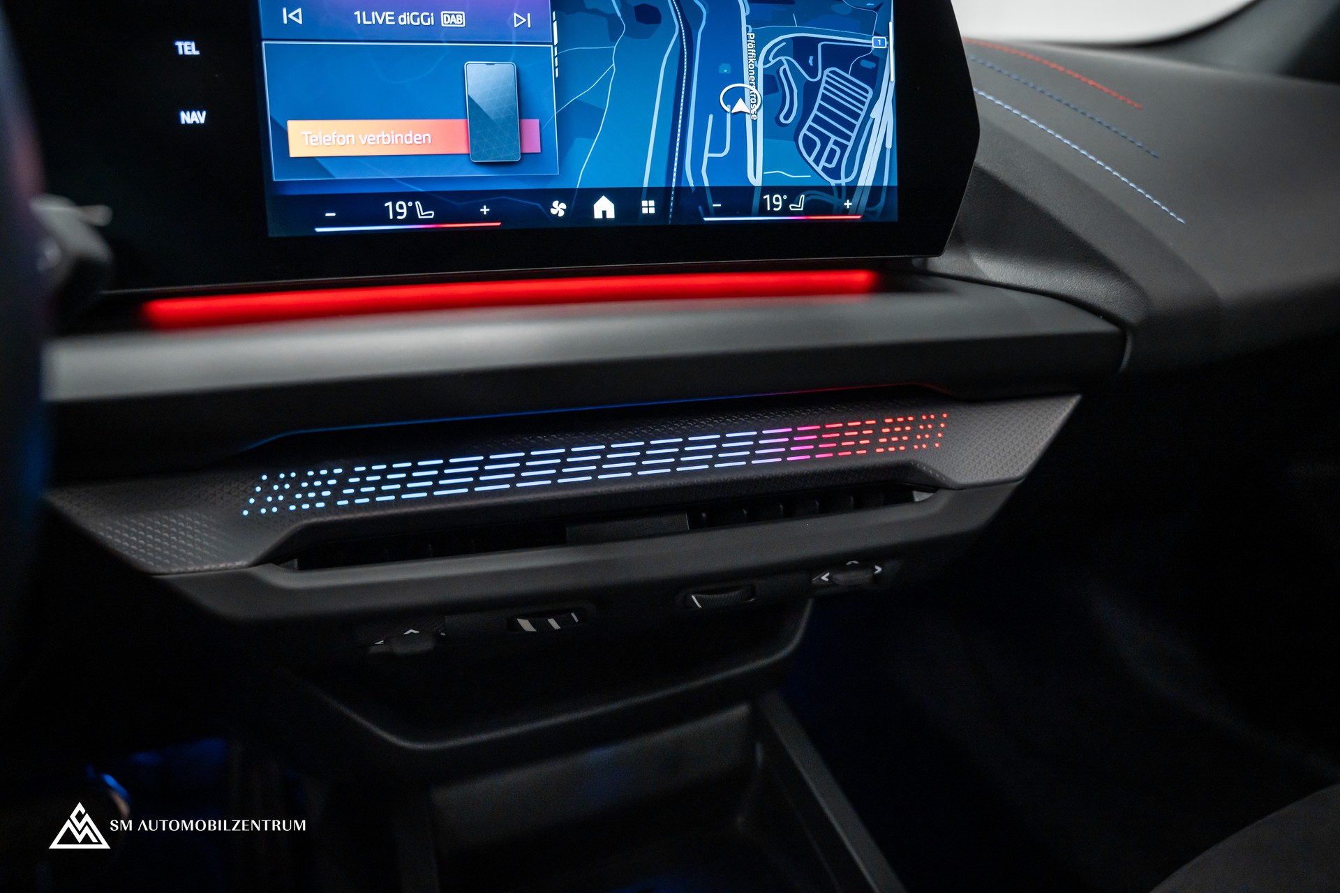 BMW 120d M Sport / Head-Up / el. Sitze mit Memory / 360° / Iconic Glow-image-28
