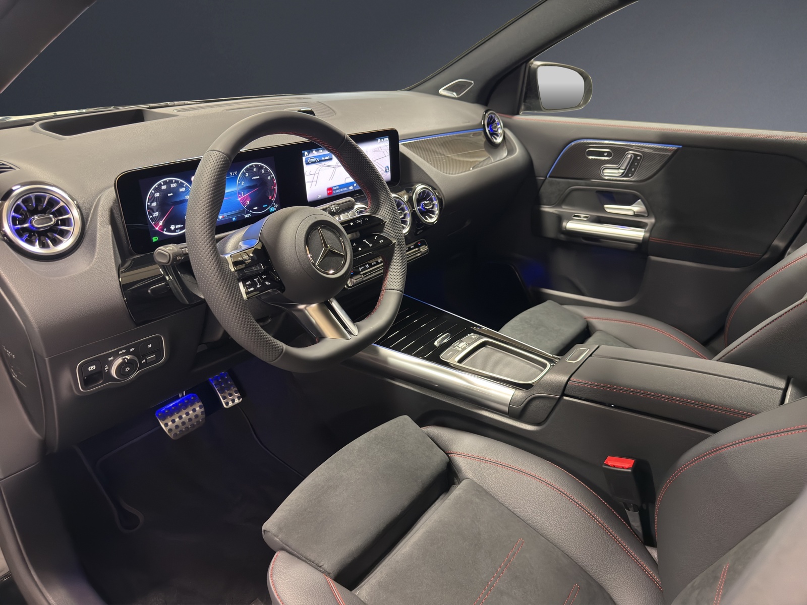 MERCEDES-BENZ GLA 220 4M-image-11