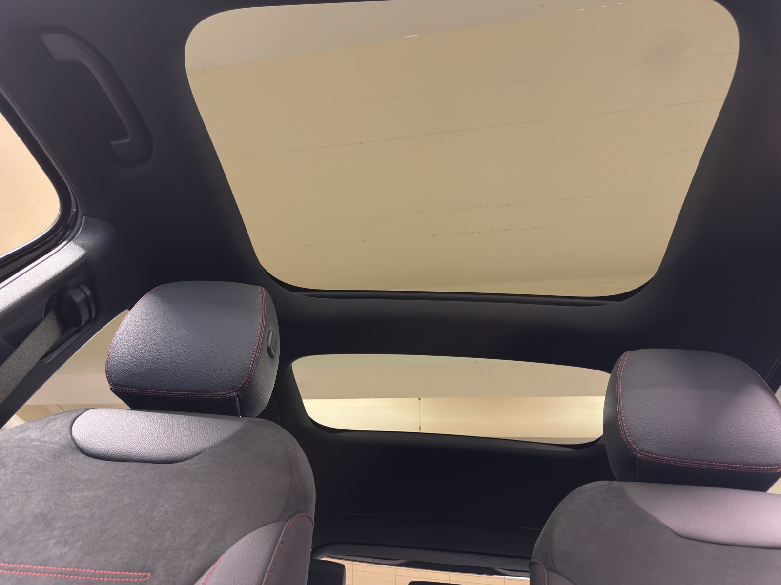 MERCEDES-BENZ GLA 220 4M-image-16