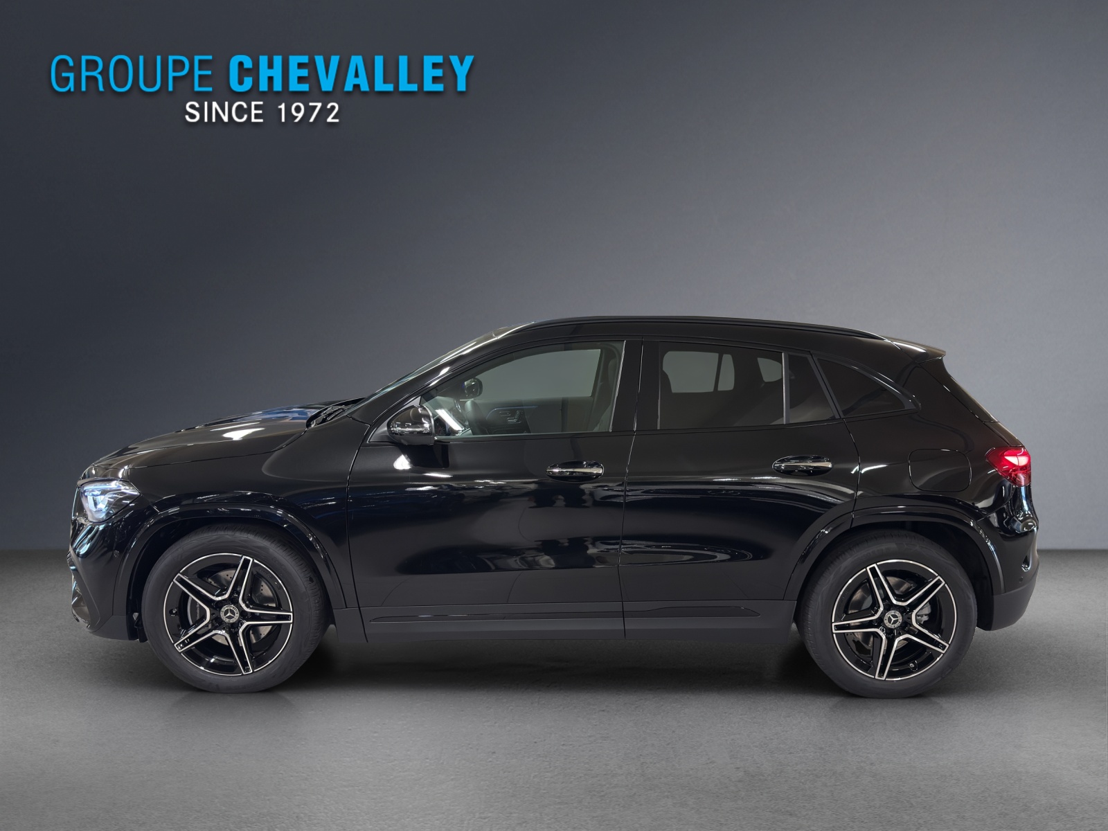 MERCEDES-BENZ GLA 220 4M-showroom-element-1
