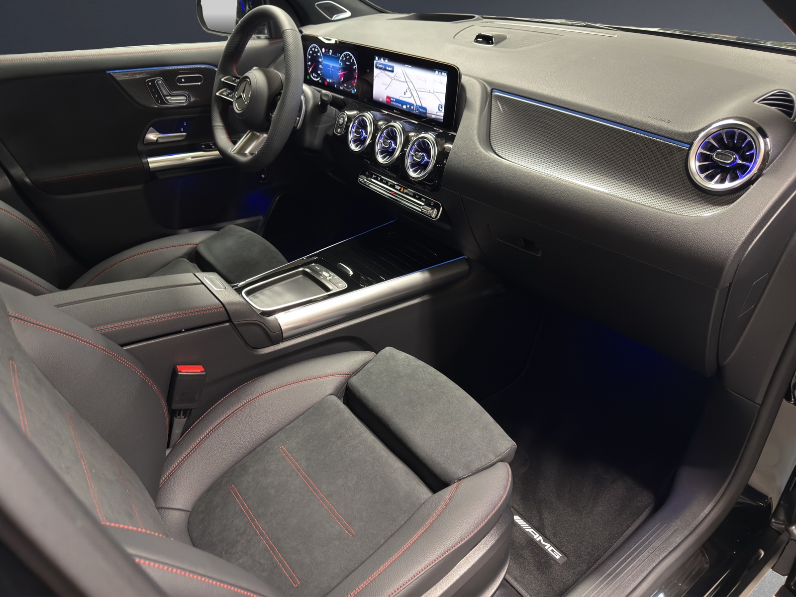MERCEDES-BENZ GLA 220 4M-image-12