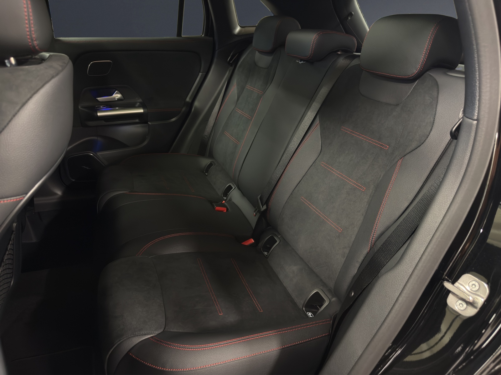 MERCEDES-BENZ GLA 220 4M-image-15