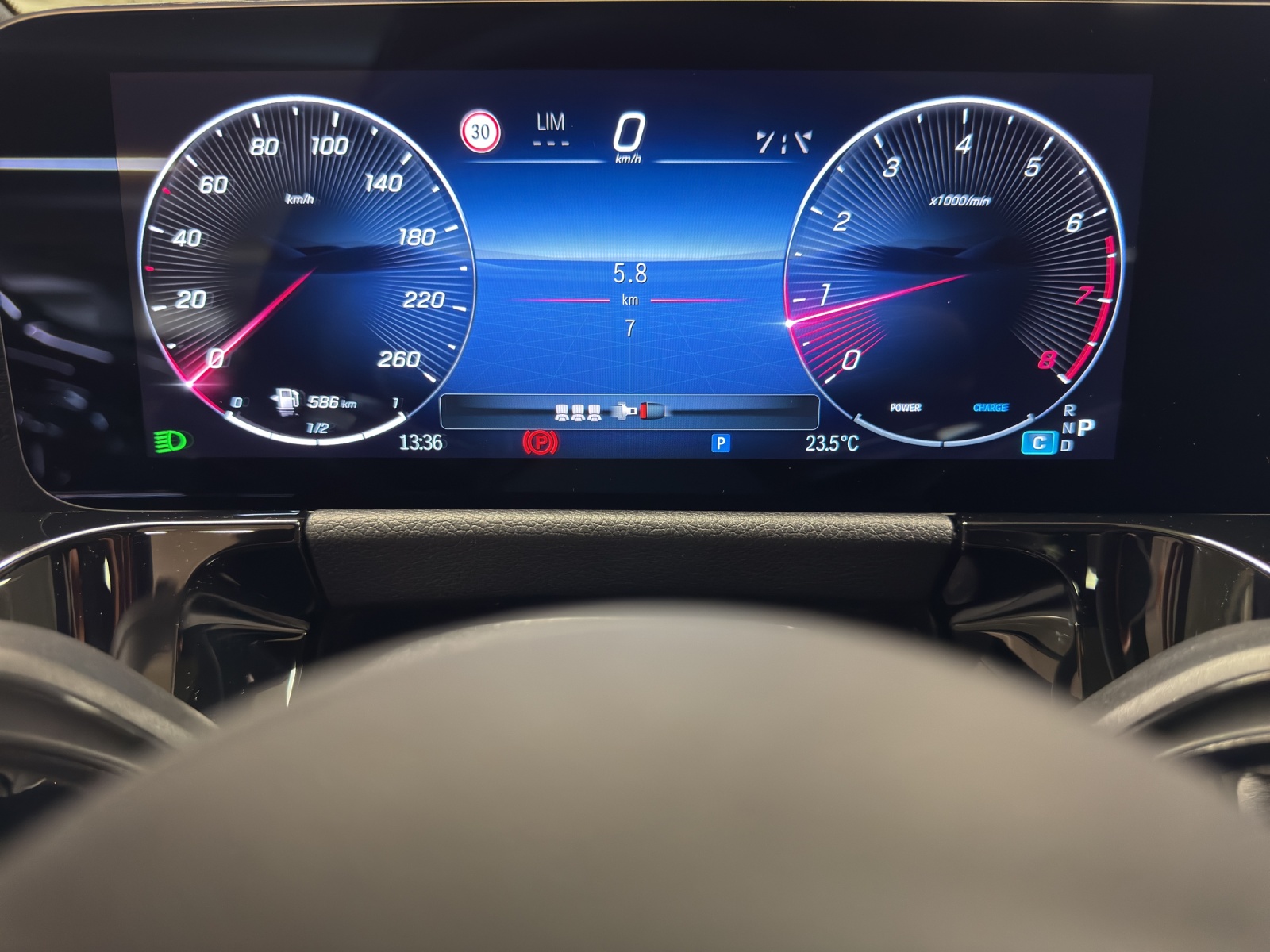 MERCEDES-BENZ GLA 220 4M-image-7