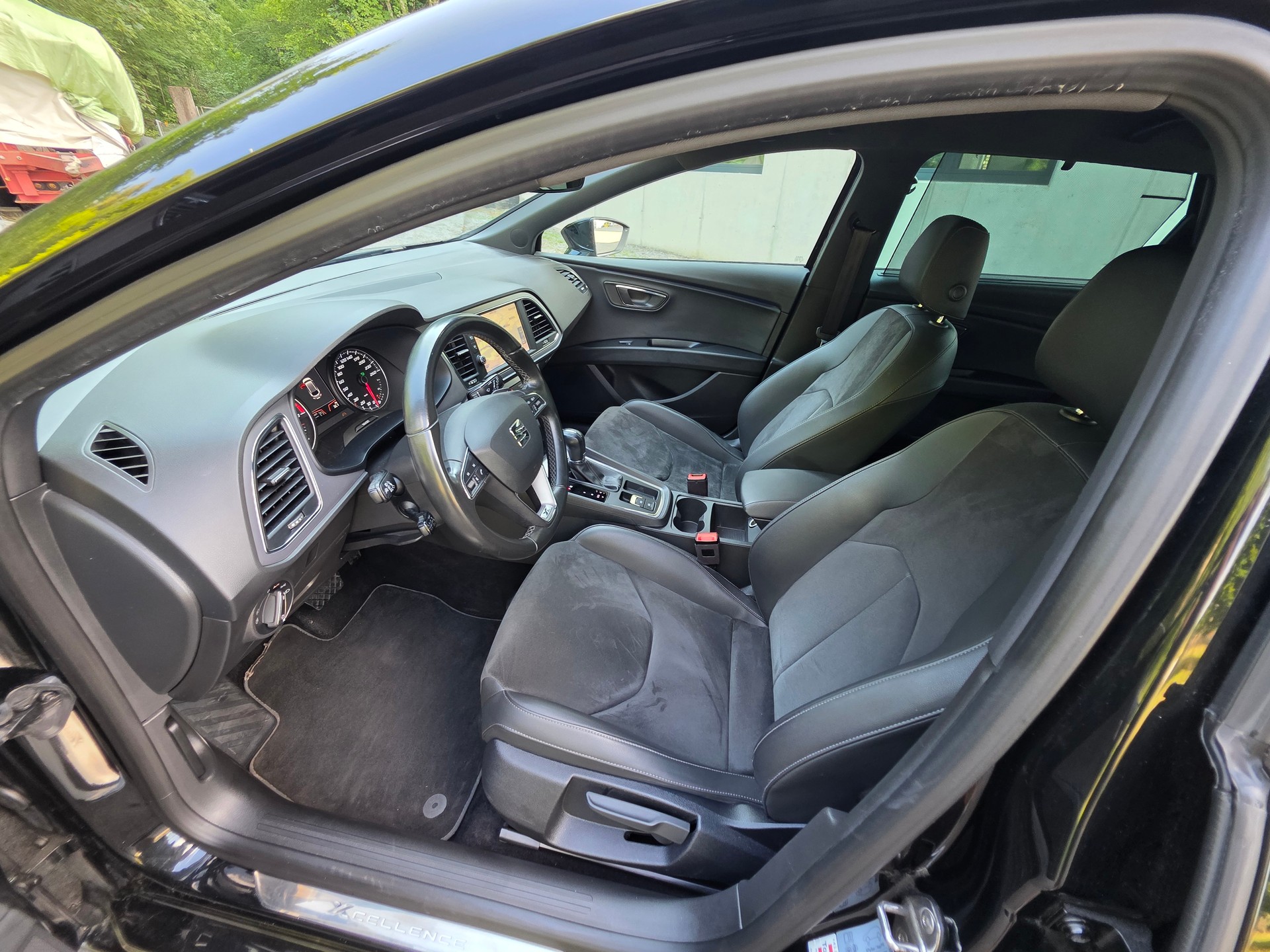 SEAT Leon ST 2.0 TDI CR Xcellence 4Drive DSG-image-24