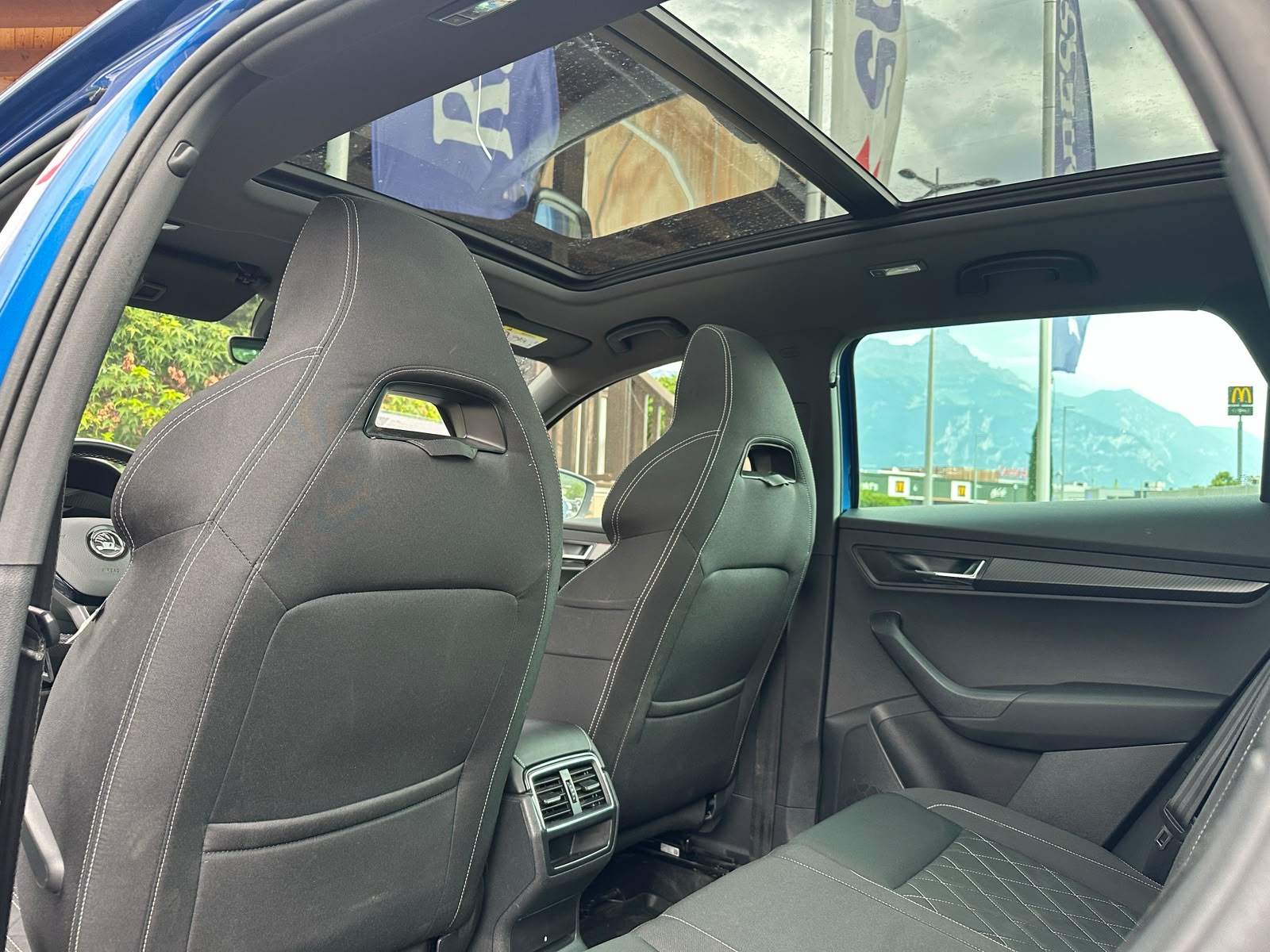 SKODA Karoq 2.0 TSI SportLine 4x4 DSG-image-11