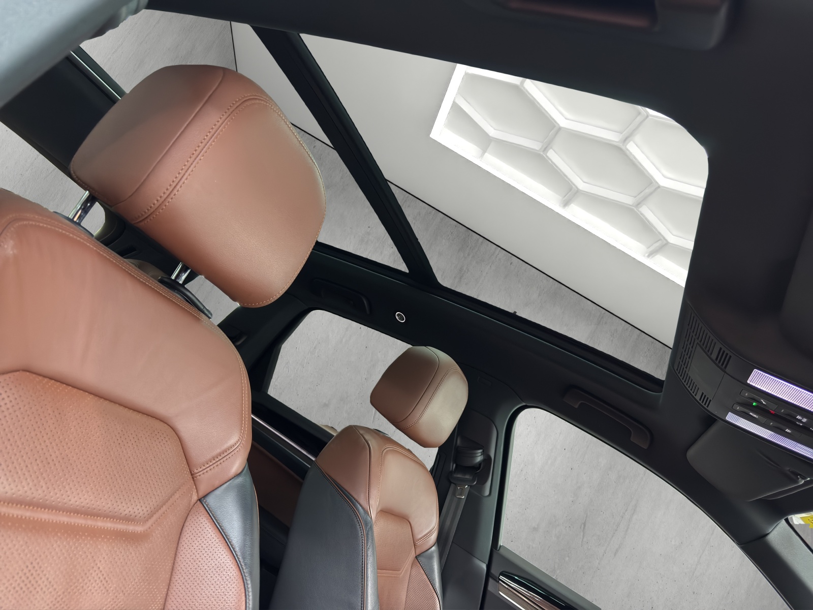 VW Touareg 3.0 TSI eHybrid AtmosphereTiptronic-image-11