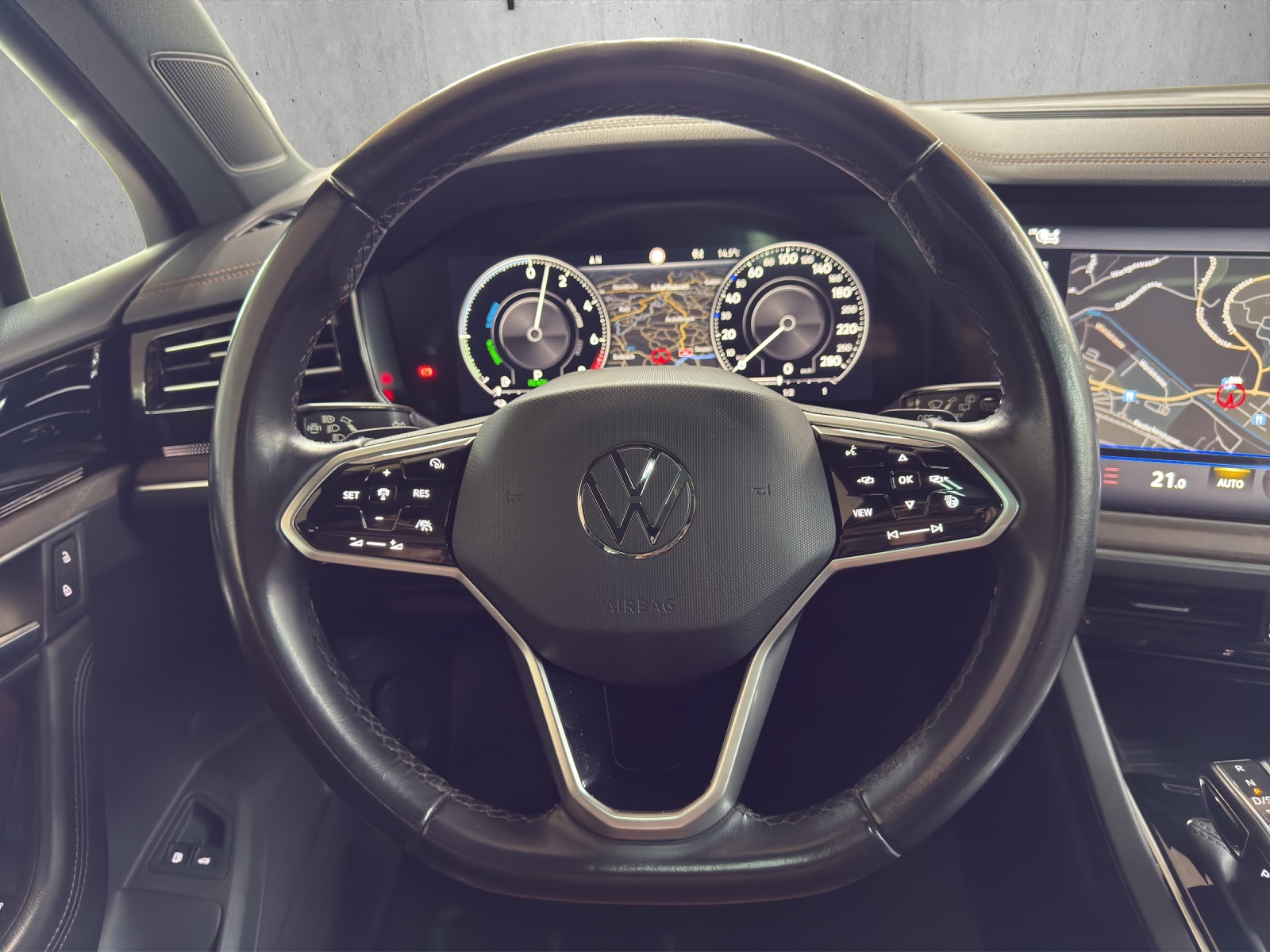 VW Touareg 3.0 TSI eHybrid AtmosphereTiptronic-image-10