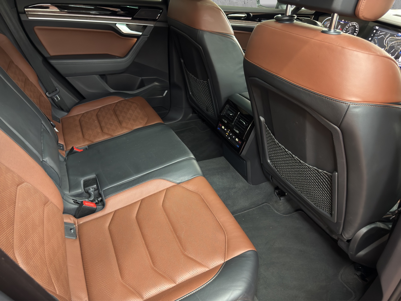 VW Touareg 3.0 TSI eHybrid AtmosphereTiptronic-image-12