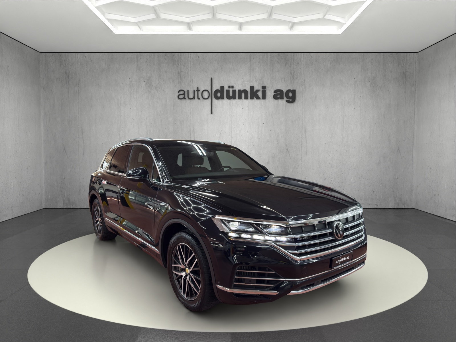 VW Touareg 3.0 TSI eHybrid AtmosphereTiptronic-image-5