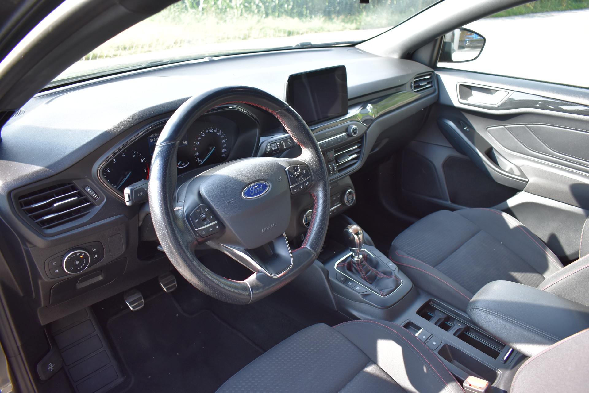 FORD Focus 1.0 SCTi Eco Boost ST-Line-image-11