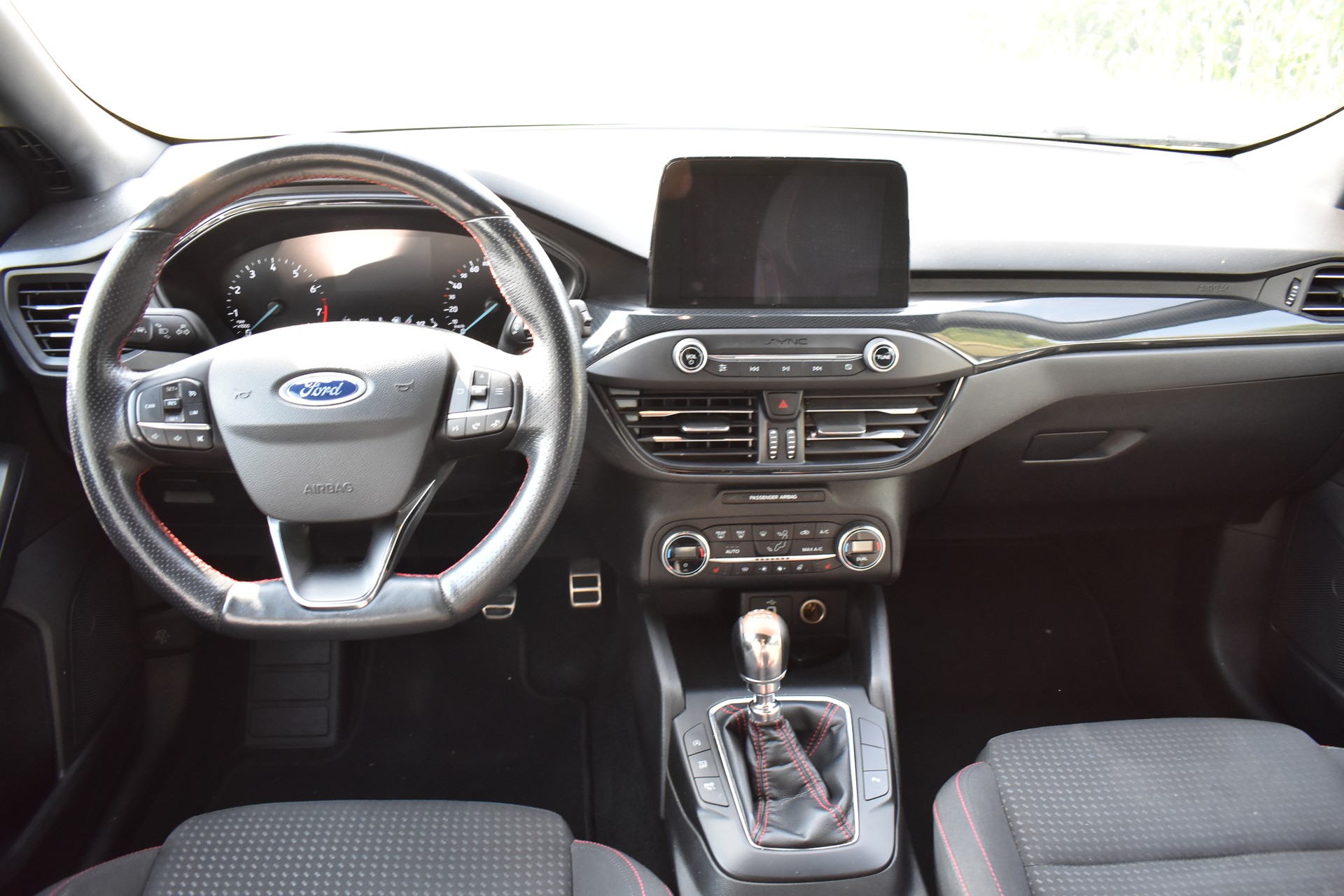FORD Focus 1.0 SCTi Eco Boost ST-Line-image-10