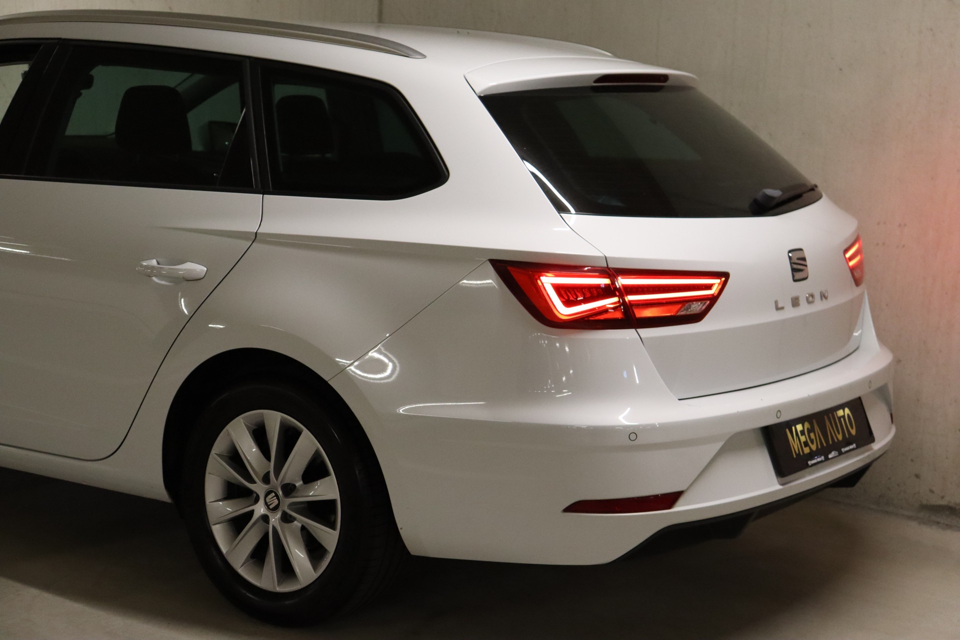 SEAT Leon ST 2.0 TDI CR Style DSG-image-6