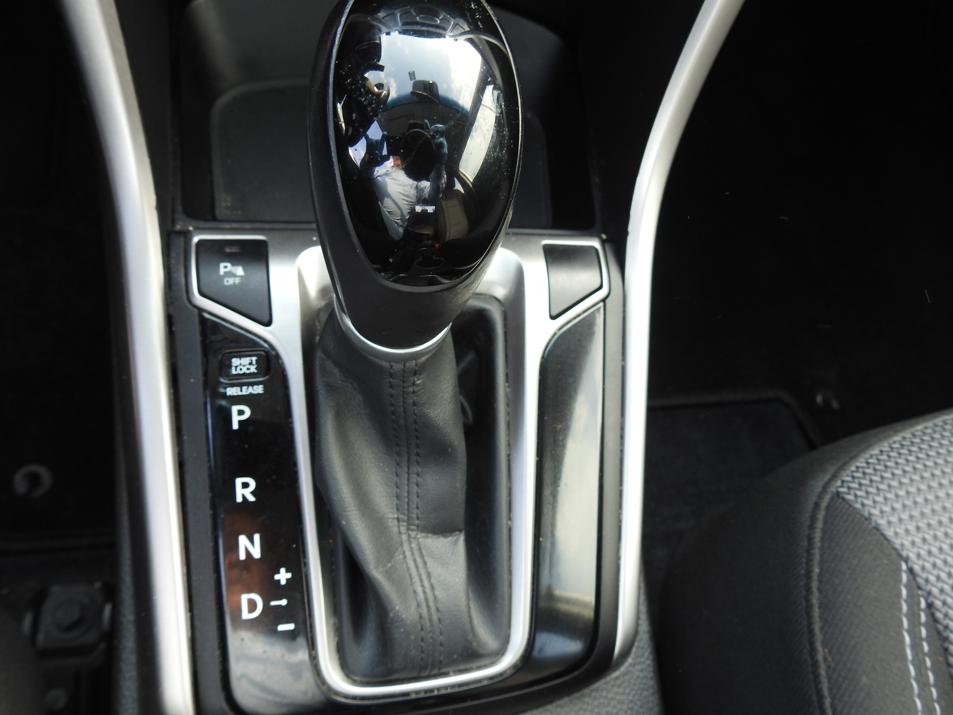 HYUNDAI i30 1.6 GDI Amplia Automatic DCT-image-19