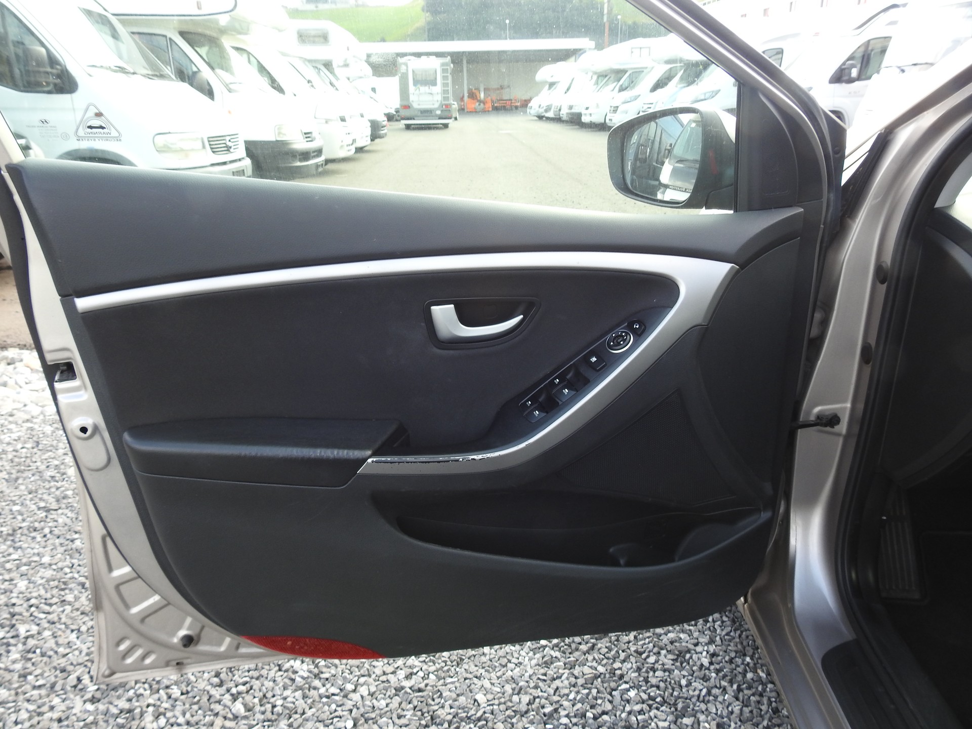 HYUNDAI i30 1.6 GDI Amplia Automatic DCT-image-10