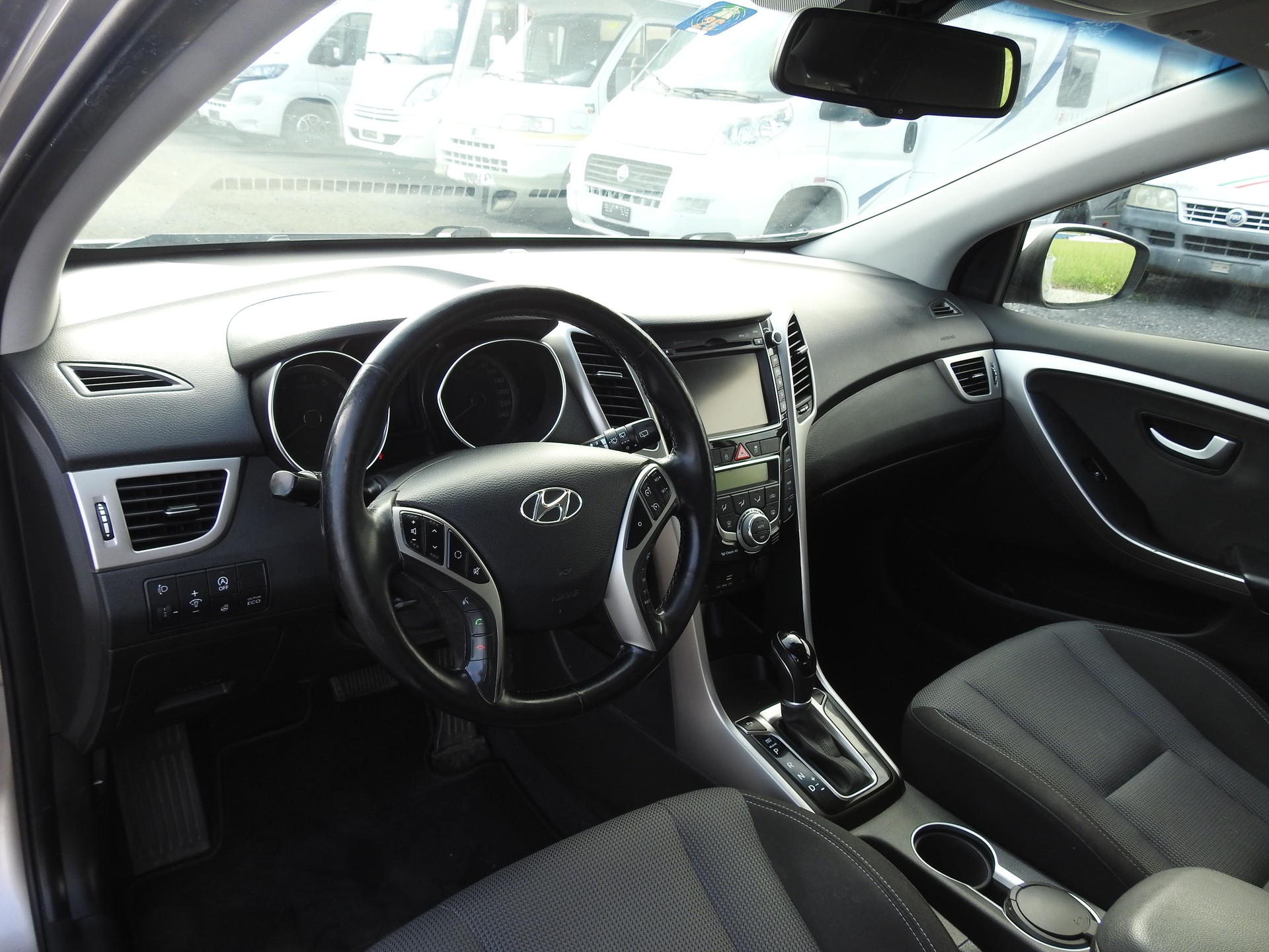 HYUNDAI i30 1.6 GDI Amplia Automatic DCT-image-11