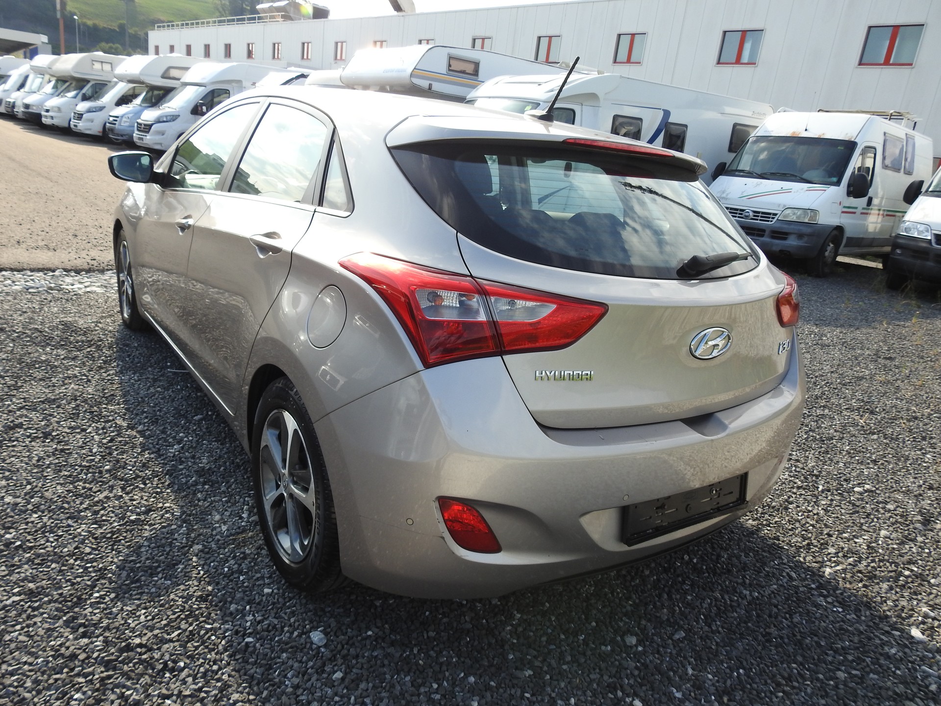 HYUNDAI i30 1.6 GDI Amplia Automatic DCT-showroom-element-3