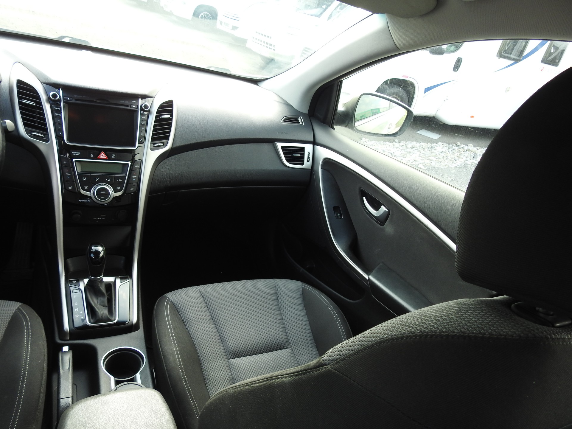HYUNDAI i30 1.6 GDI Amplia Automatic DCT-image-17