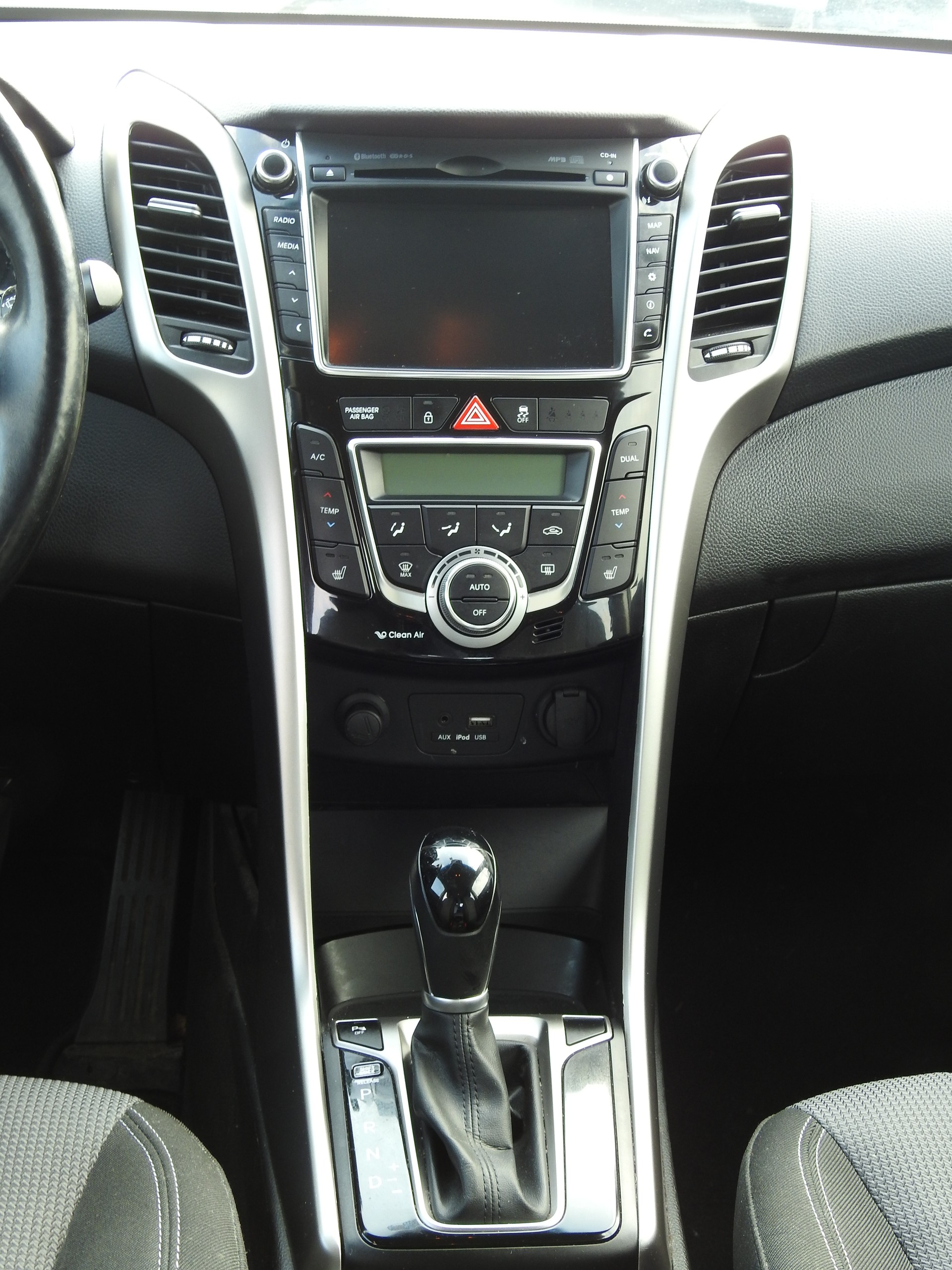 HYUNDAI i30 1.6 GDI Amplia Automatic DCT-image-16