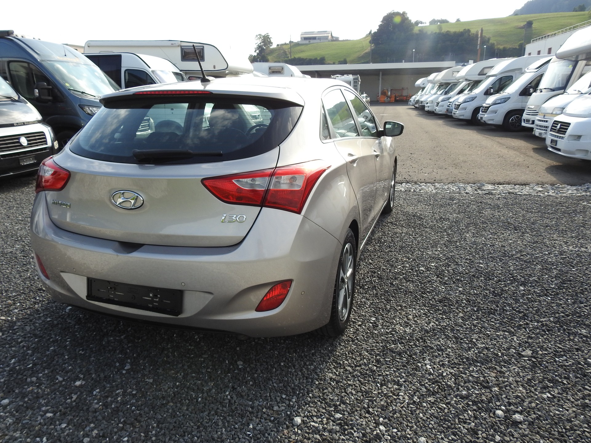 HYUNDAI i30 1.6 GDI Amplia Automatic DCT-image-5