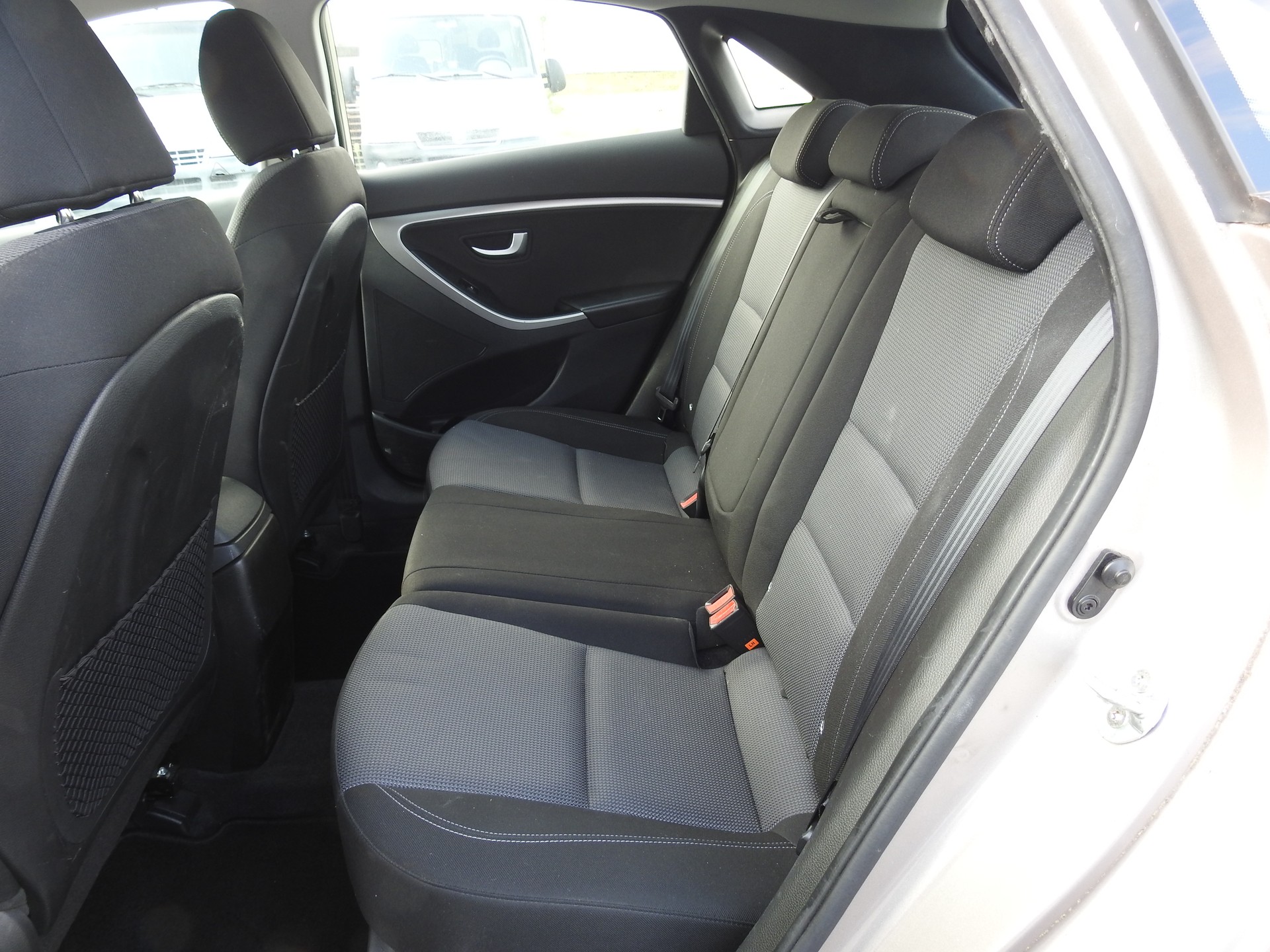 HYUNDAI i30 1.6 GDI Amplia Automatic DCT-image-13