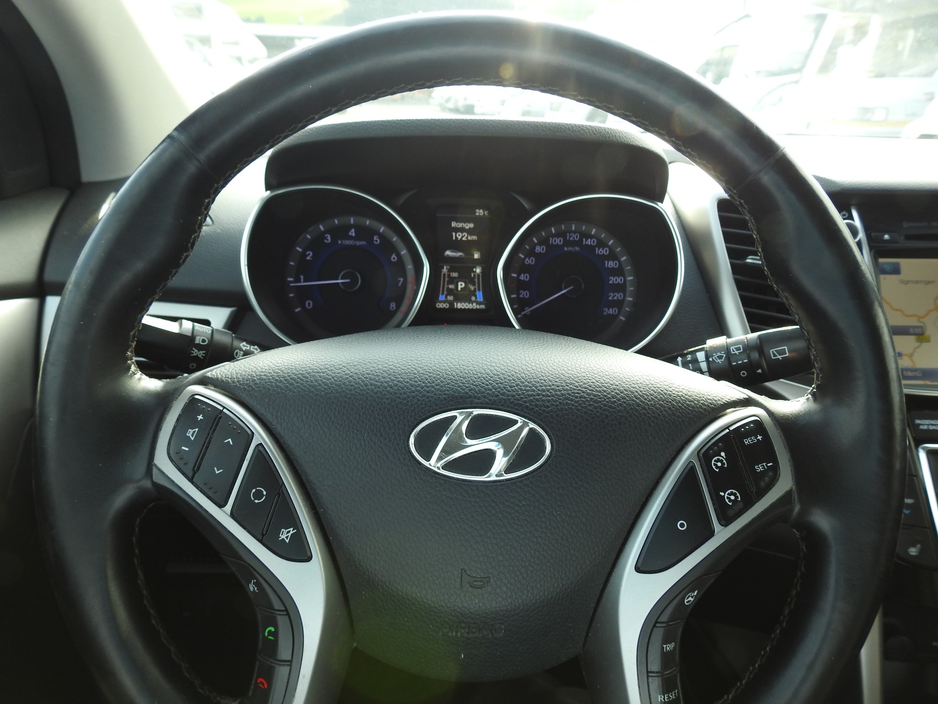 HYUNDAI i30 1.6 GDI Amplia Automatic DCT-image-25