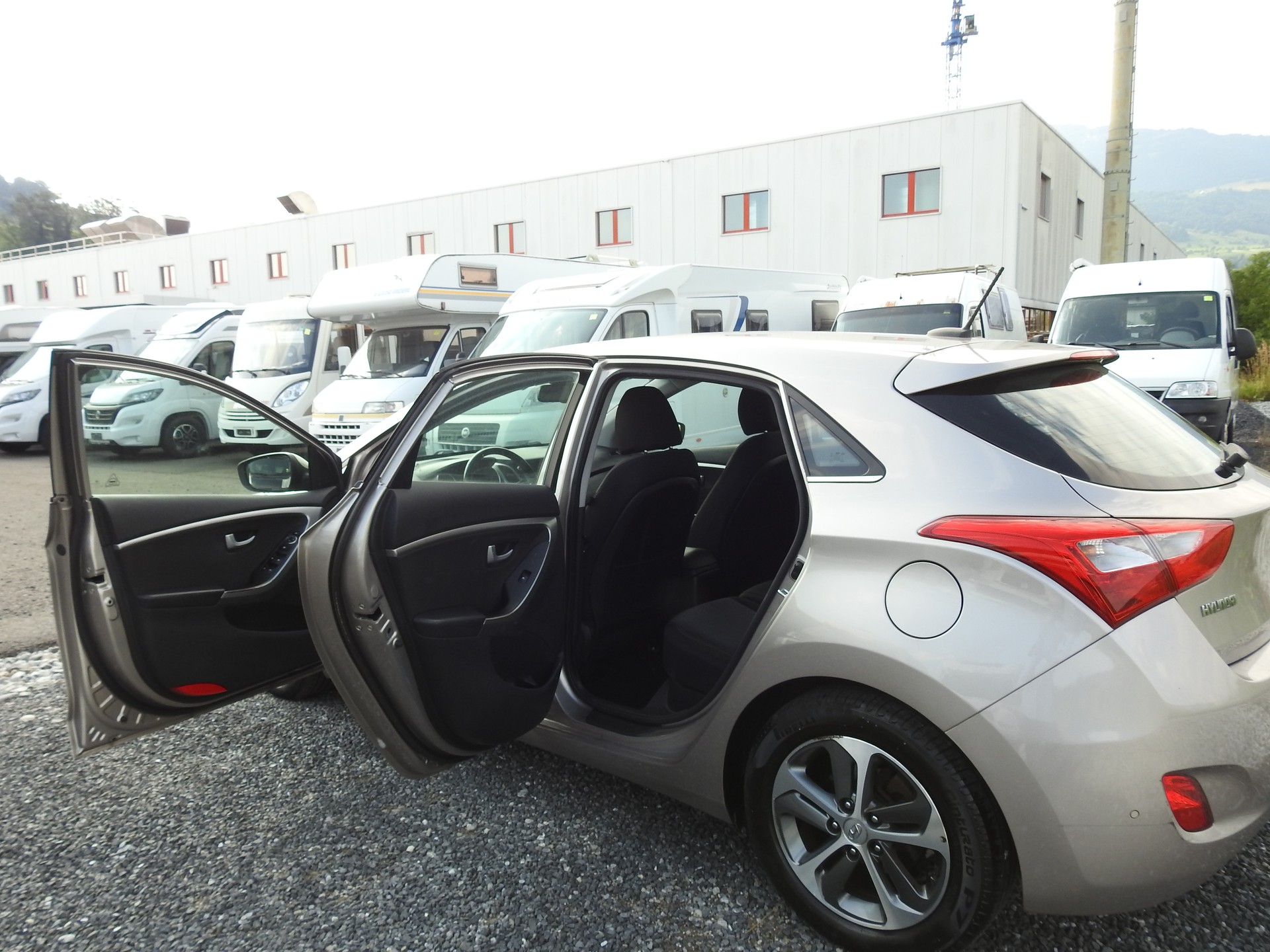 HYUNDAI i30 1.6 GDI Amplia Automatic DCT-image-14