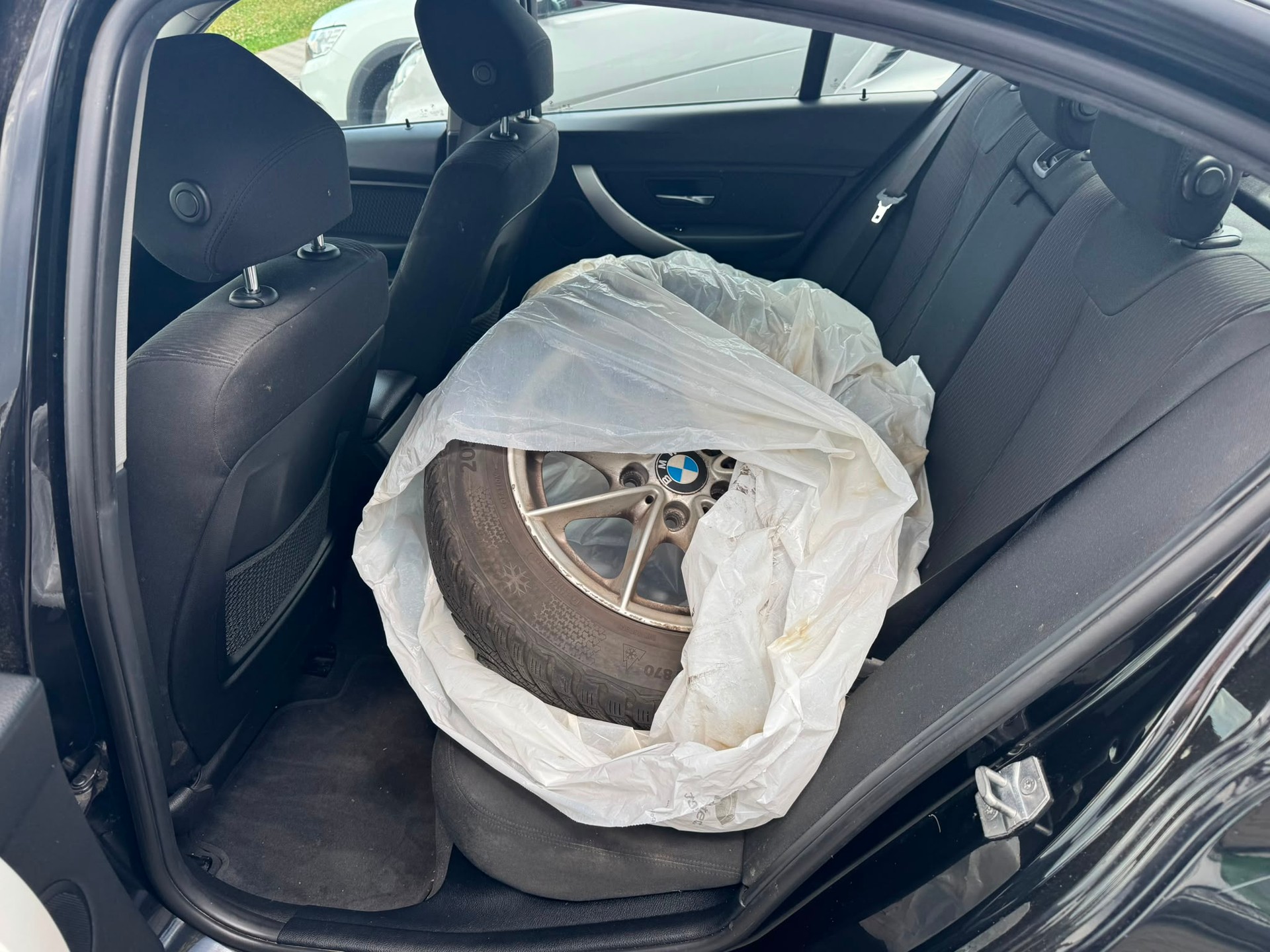 BMW 318i Business Steptronic-image-13