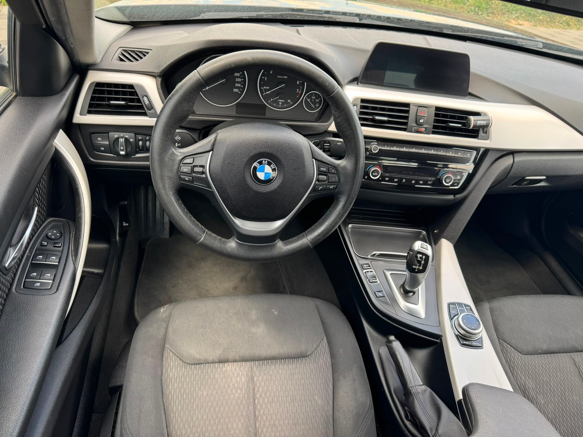 BMW 318i Business Steptronic-image-8