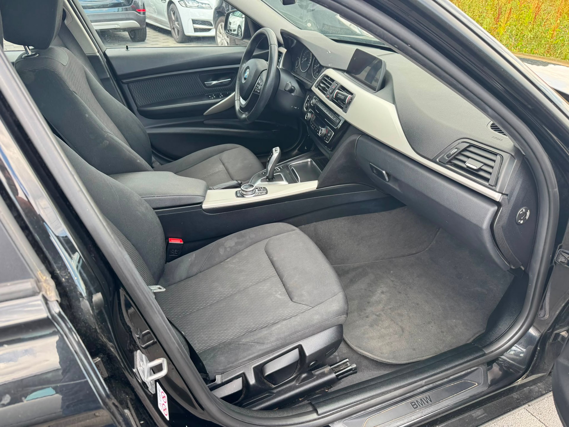 BMW 318i Business Steptronic-image-12