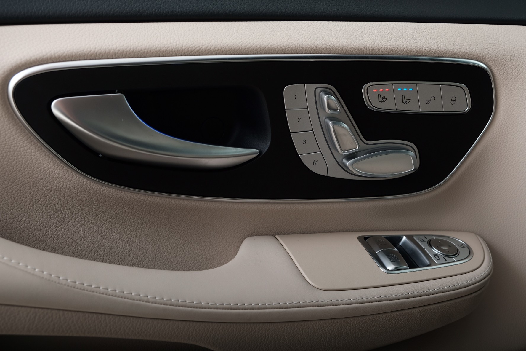 MERCEDES-BENZ V 300 d lang Exclusive 9G-Tronic-image-9