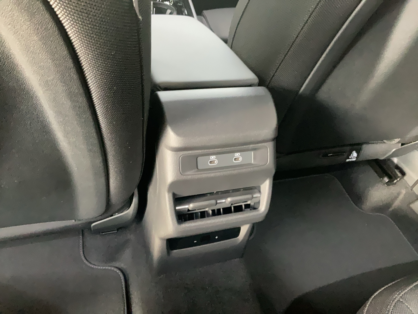 AUDI Q3 Sportback e-hybrid 200 kW S tronig-image-10