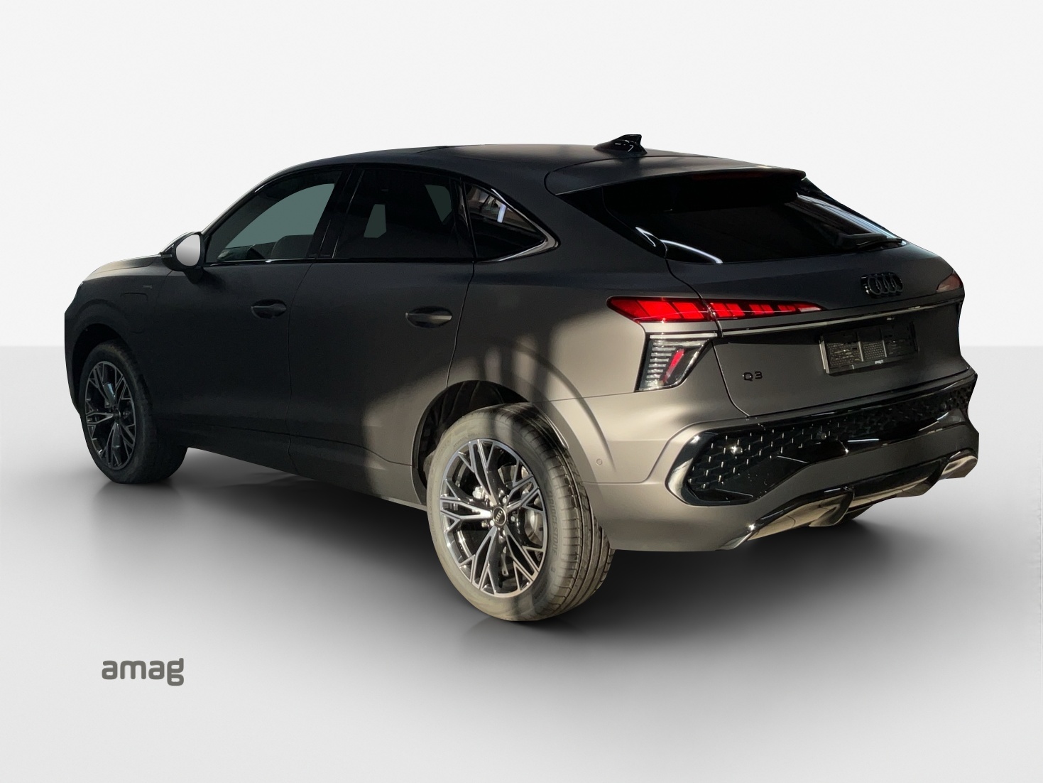 AUDI Q3 Sportback e-hybrid 200 kW S tronig-image-2