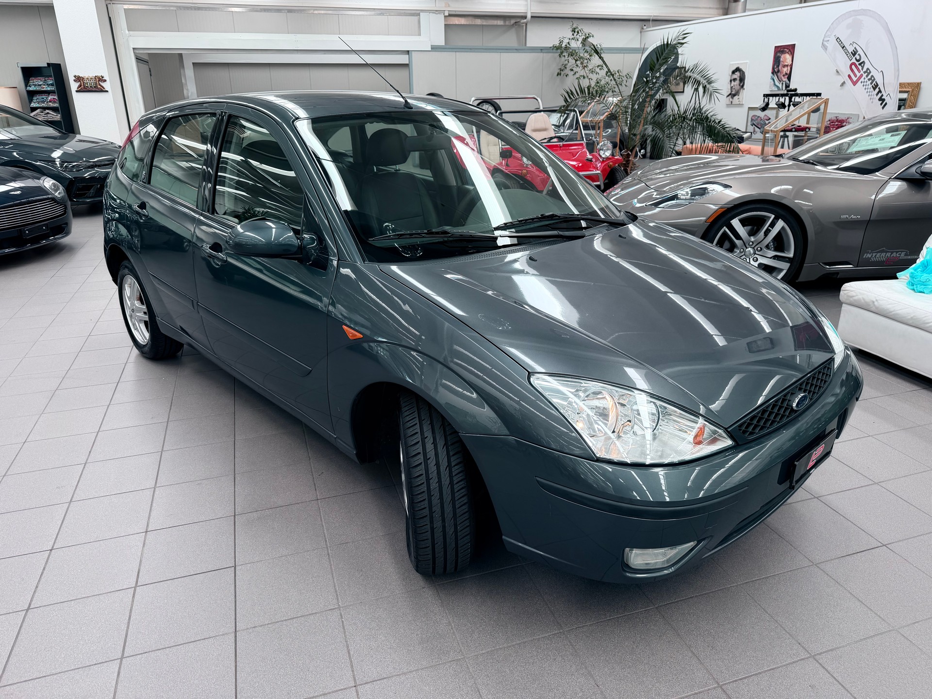 FORD Focus 2.0i 16V AUTOMATICA!-image-1