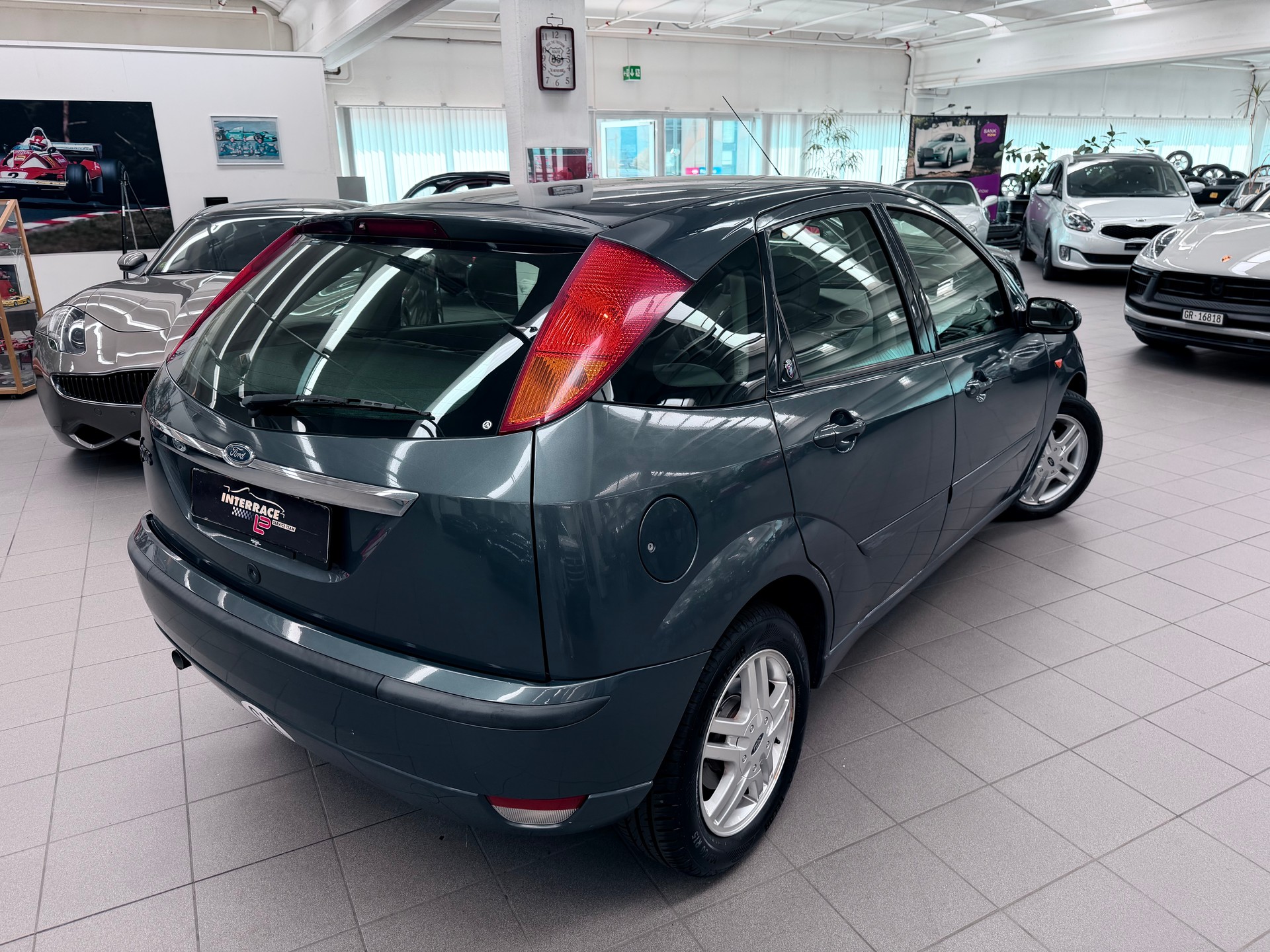FORD Focus 2.0i 16V AUTOMATICA!-image-2