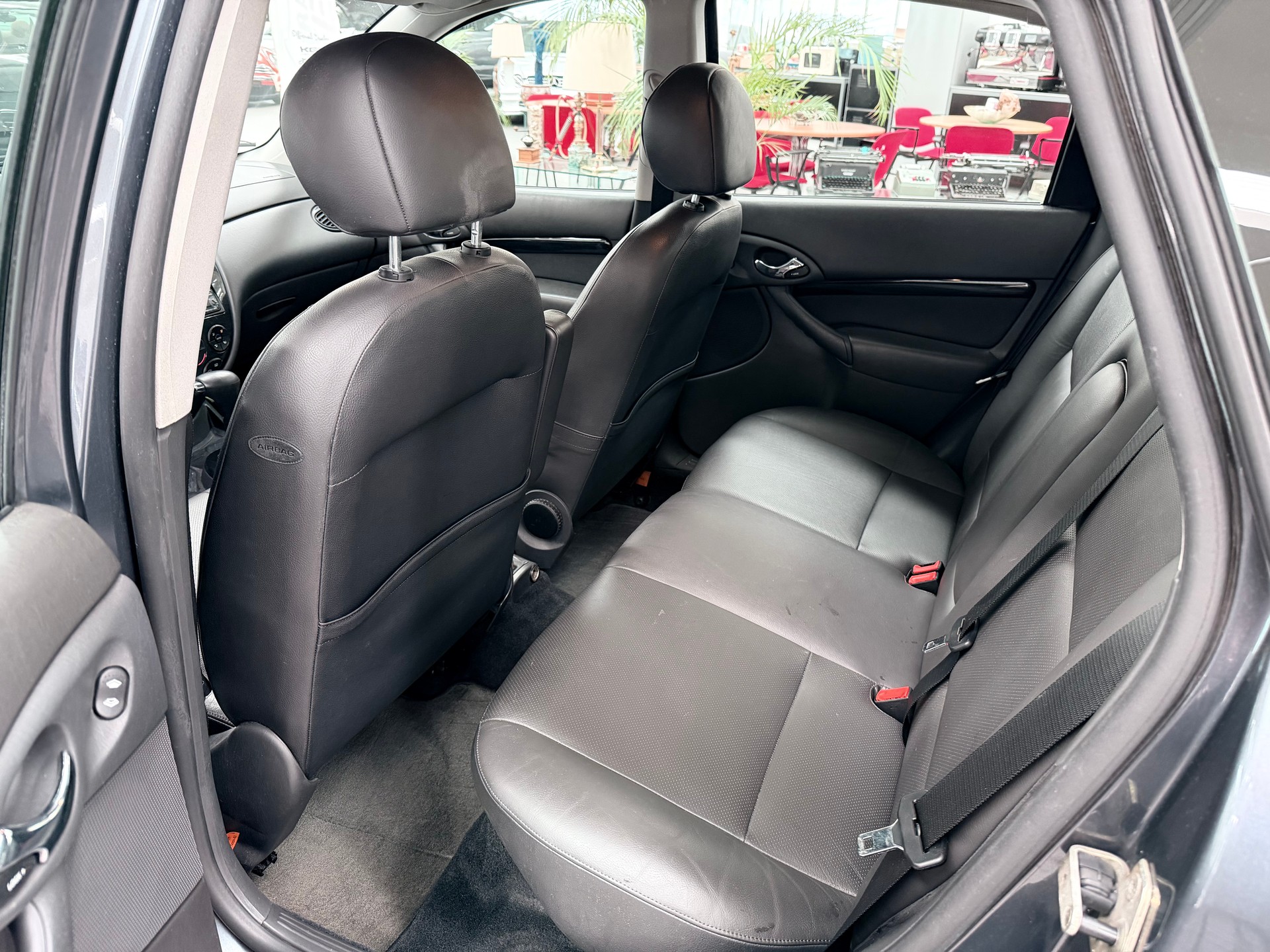 FORD Focus 2.0i 16V AUTOMATICA!-image-7