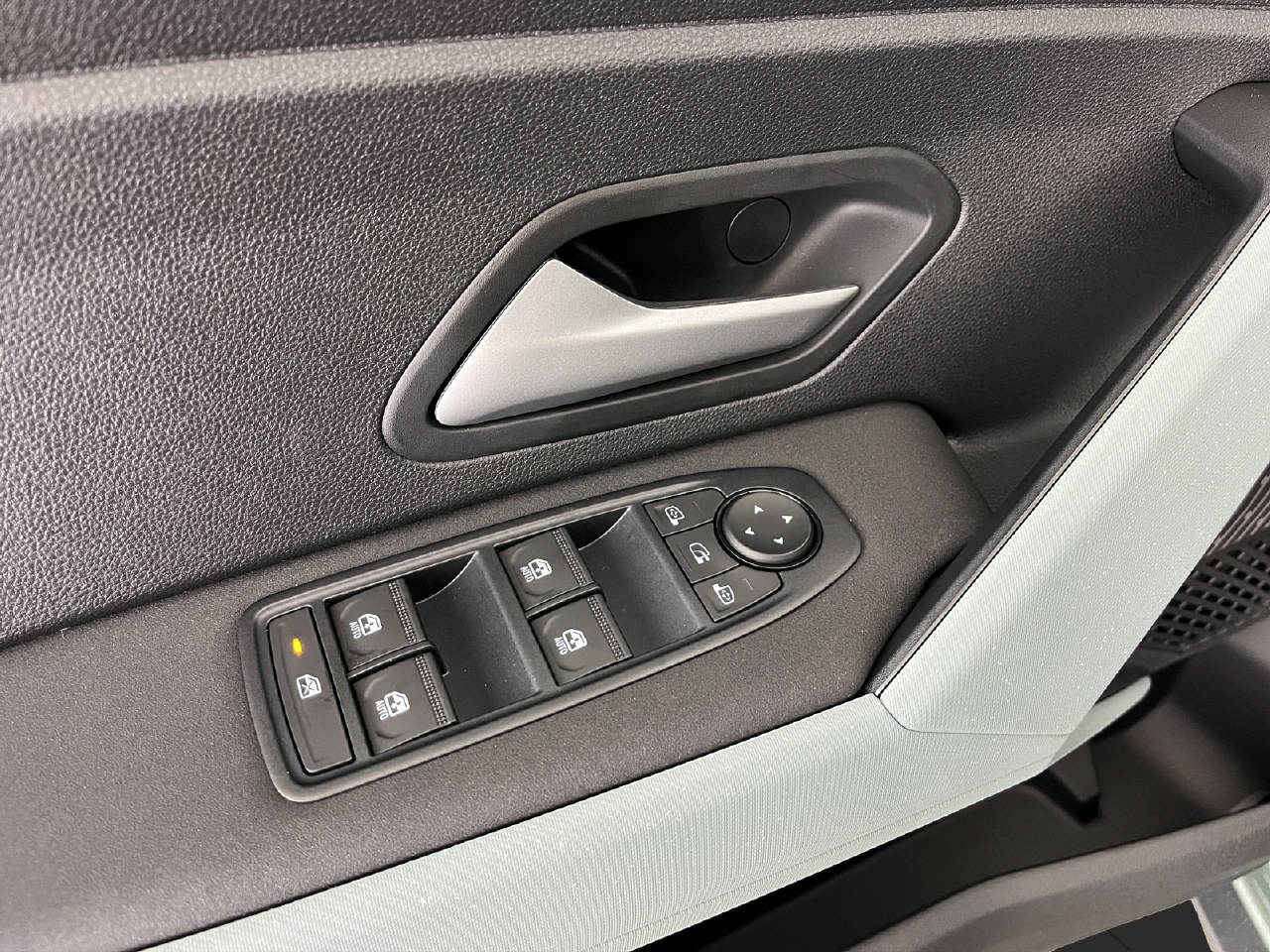 DACIA Duster 1.2 Hybrid Extreme 4WD-image-13