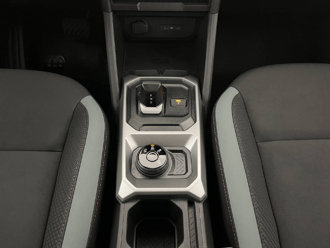 DACIA Duster 1.2 Hybrid Extreme 4WD-image-12