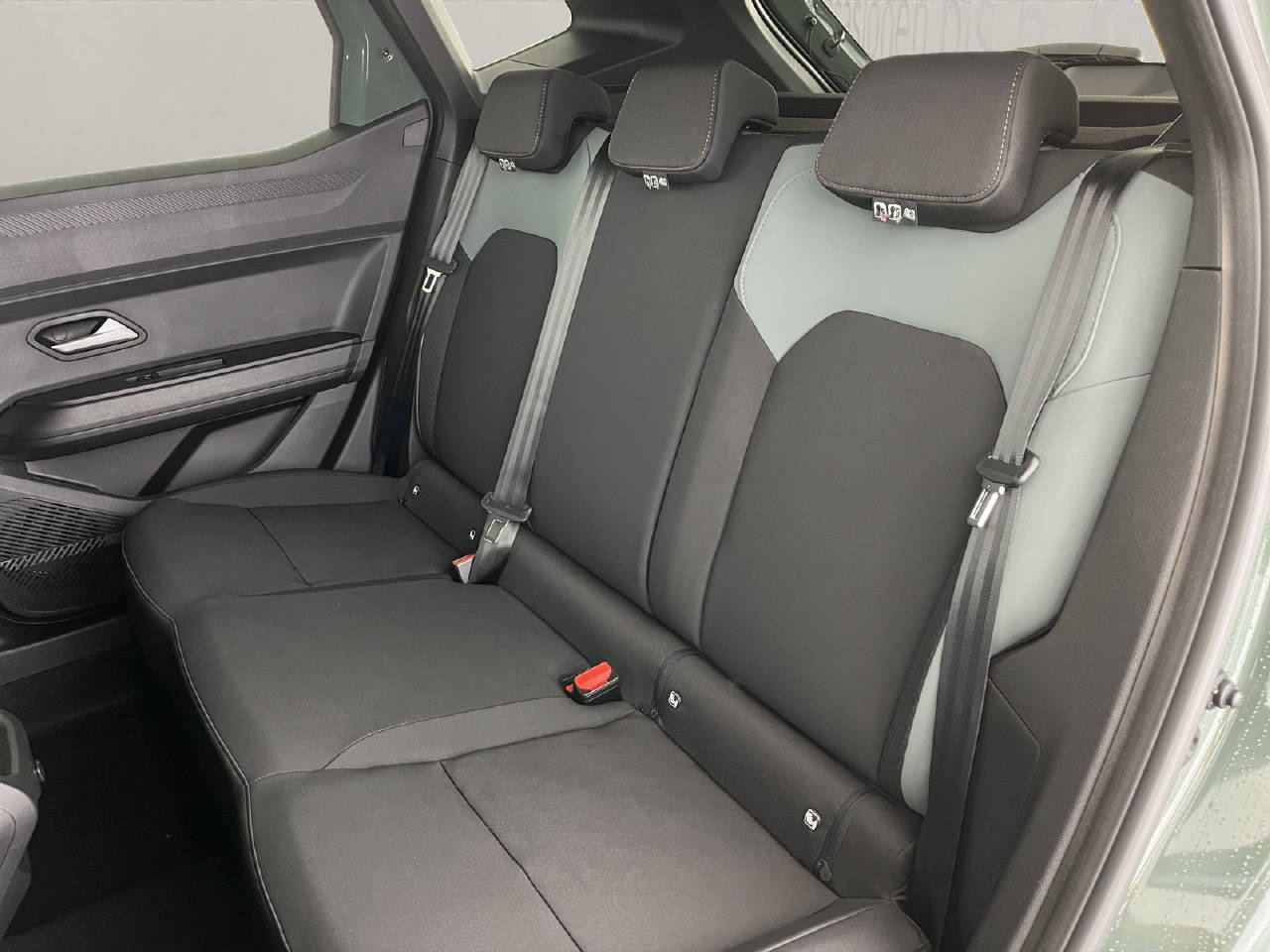 DACIA Duster 1.2 Hybrid Extreme 4WD-image-16