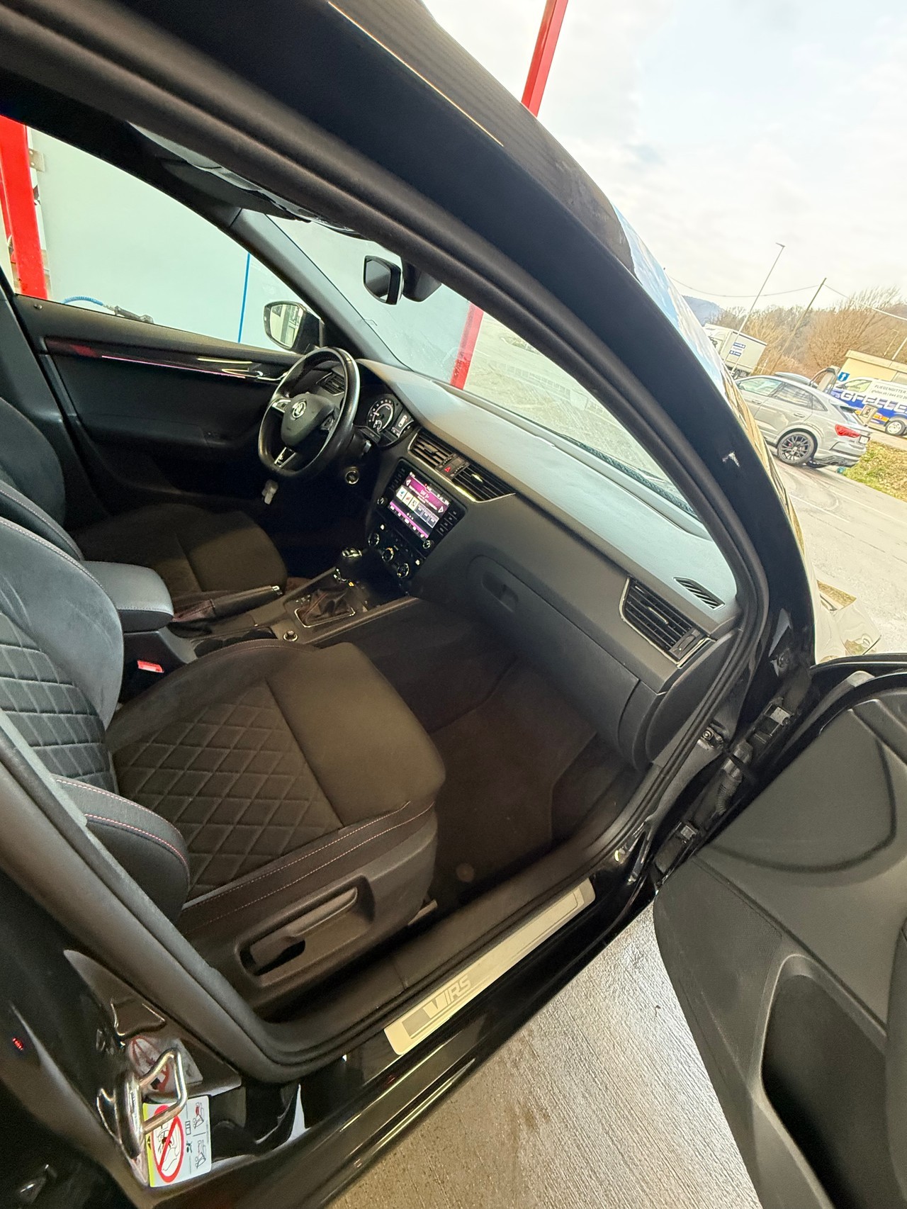 SKODA Octavia Combi 2.0 TDI RS 4x4 DSG-image-13