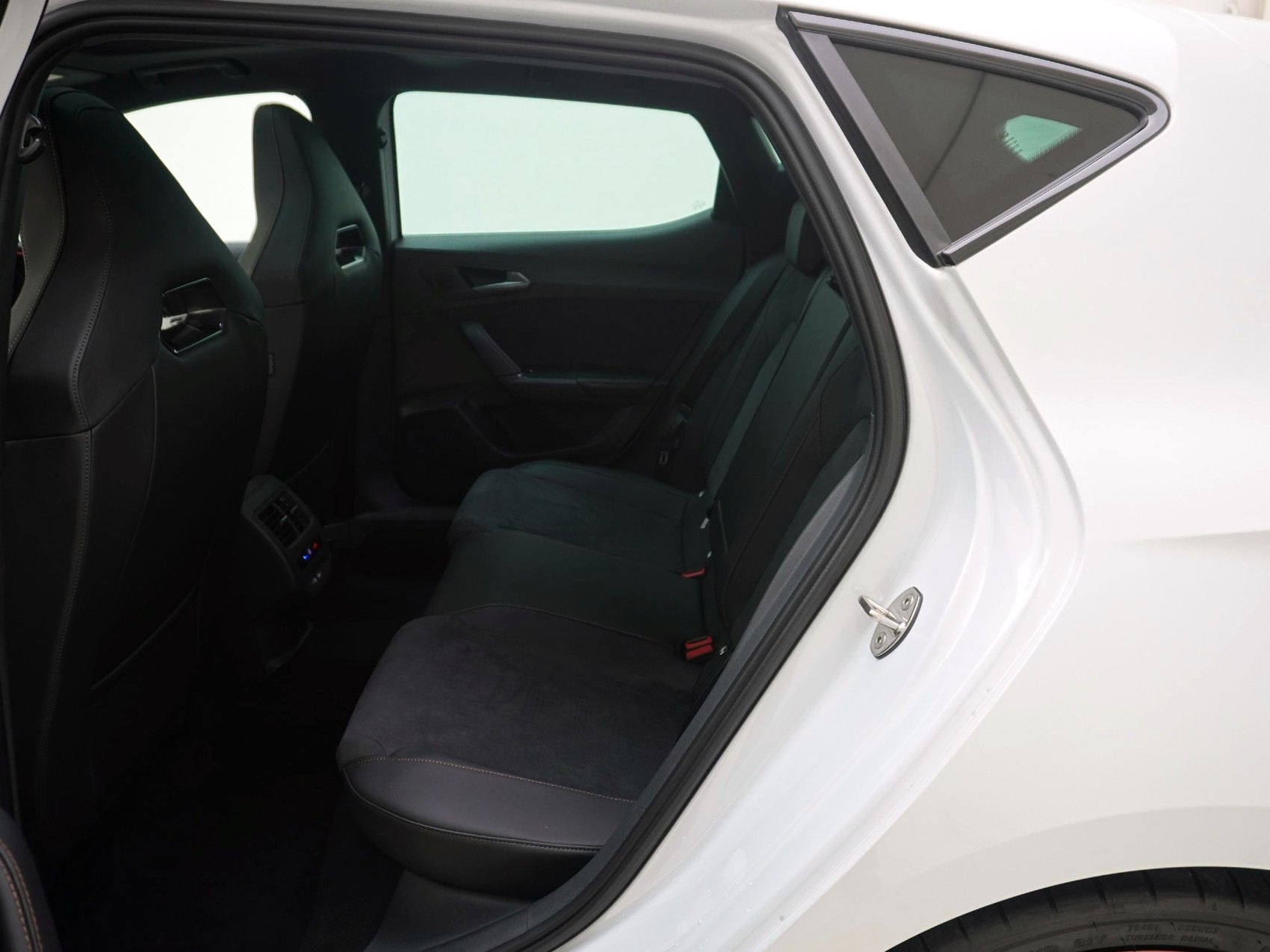 CUPRA Leon 1.5 eTSI DSG-image-14