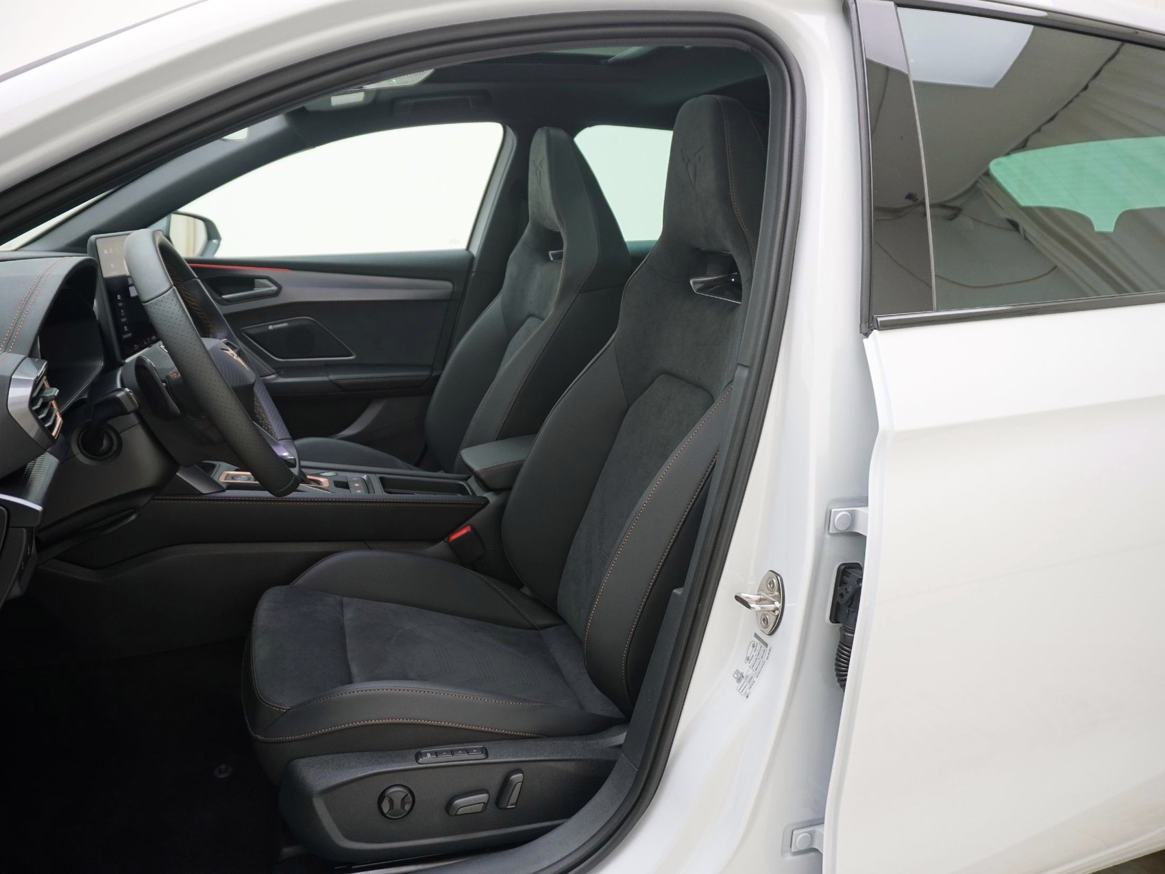 CUPRA Leon 1.5 eTSI DSG-image-12